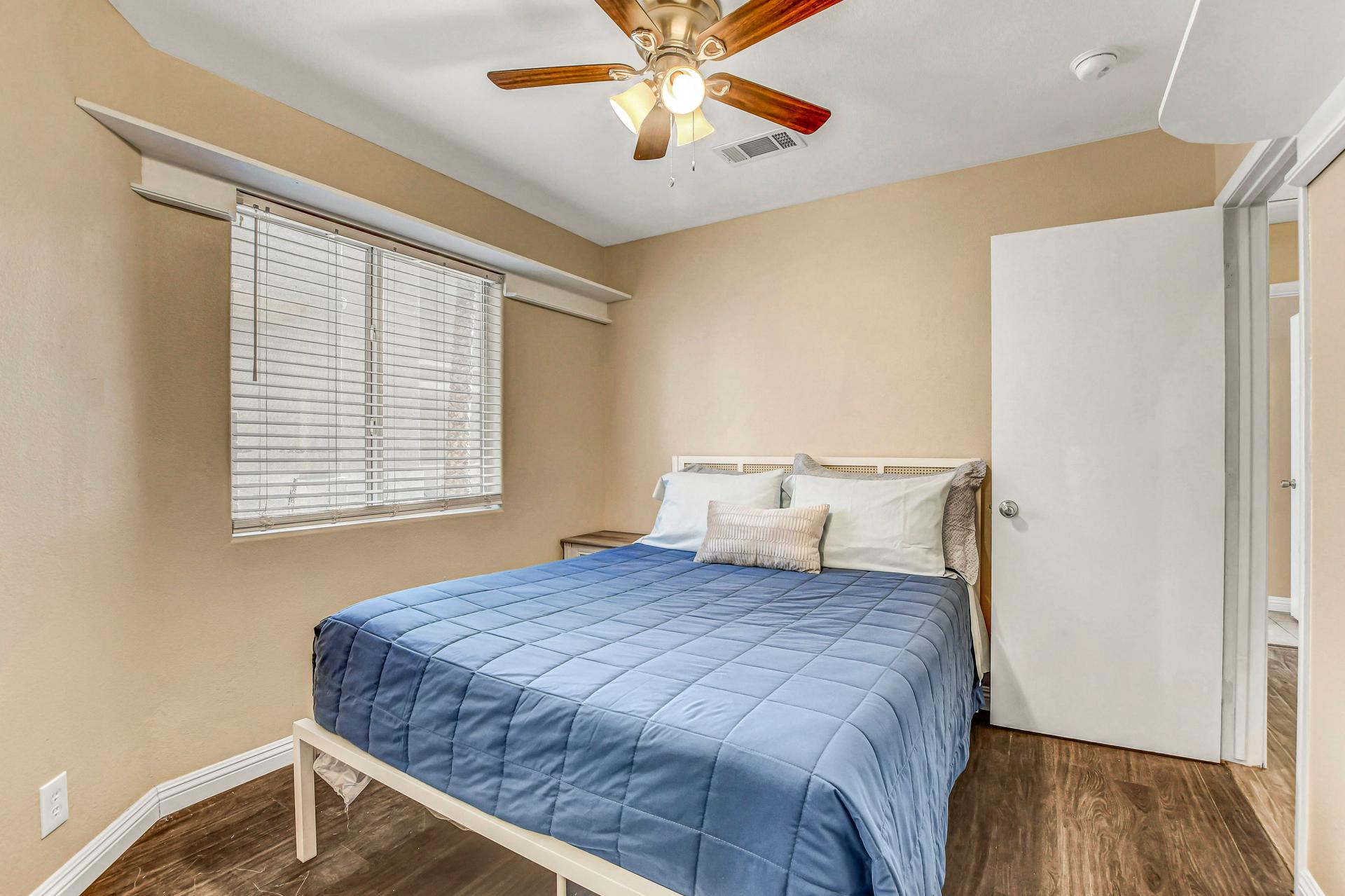 bedroom, detected:ceiling fan, window blind, bed