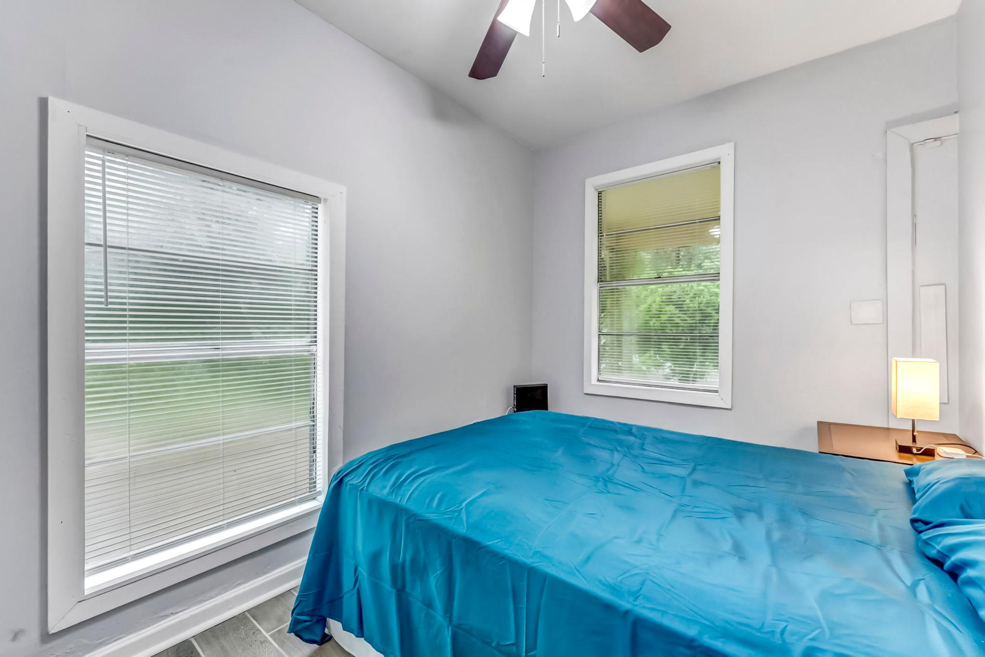 bedroom, detected:ceiling fan, bed, window blind