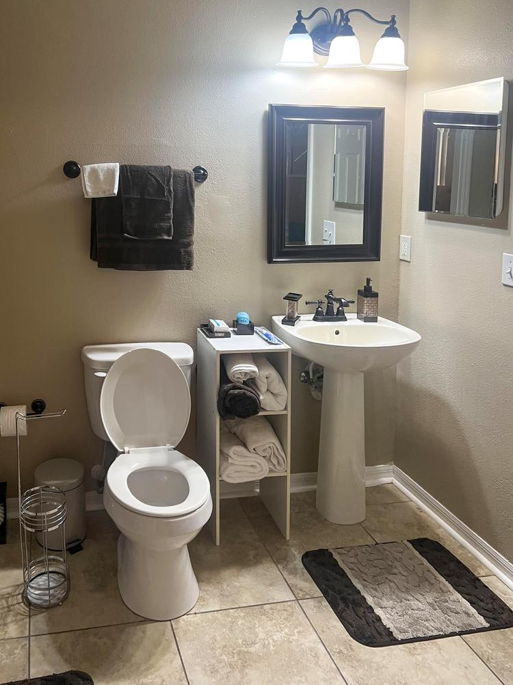 Bathroom(s)