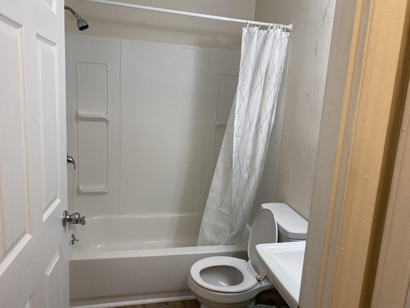 Bathroom(s)