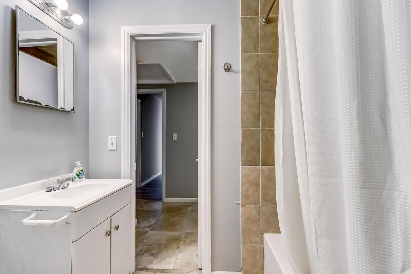 Bathroom(s)