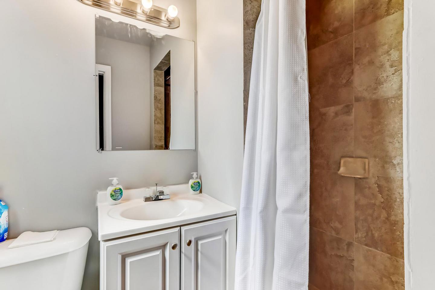 Bathroom(s)