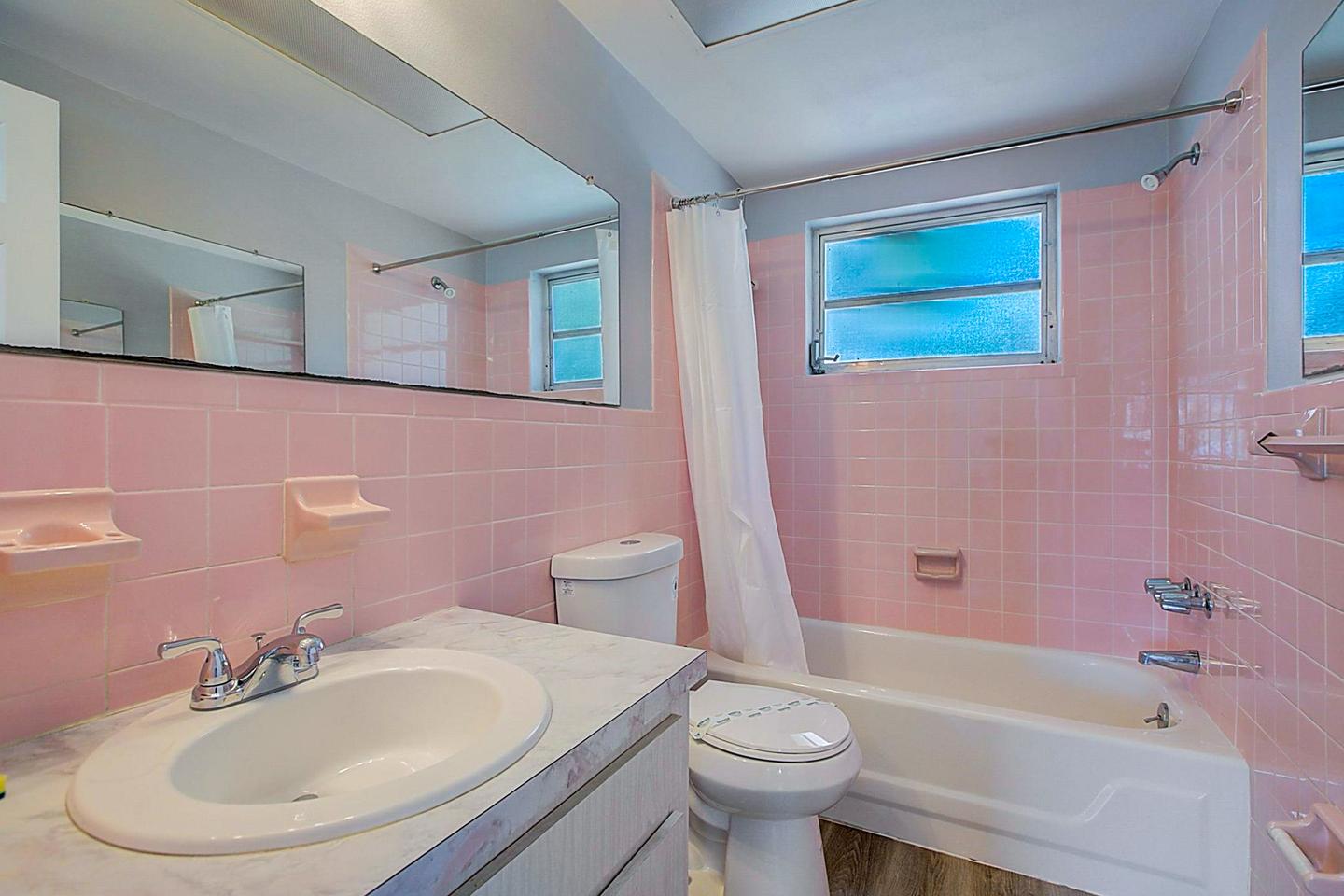 Bathroom(s)