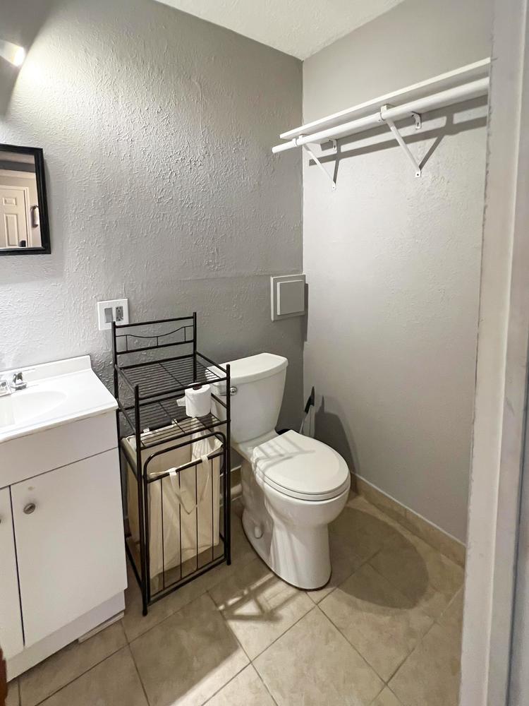 Bathroom(s)
