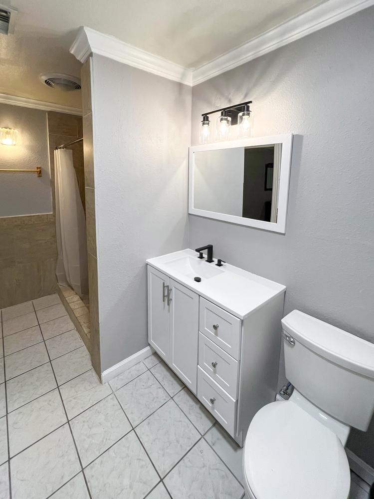 Bathroom(s)