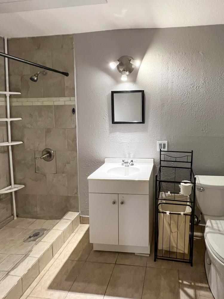 Bathroom(s)