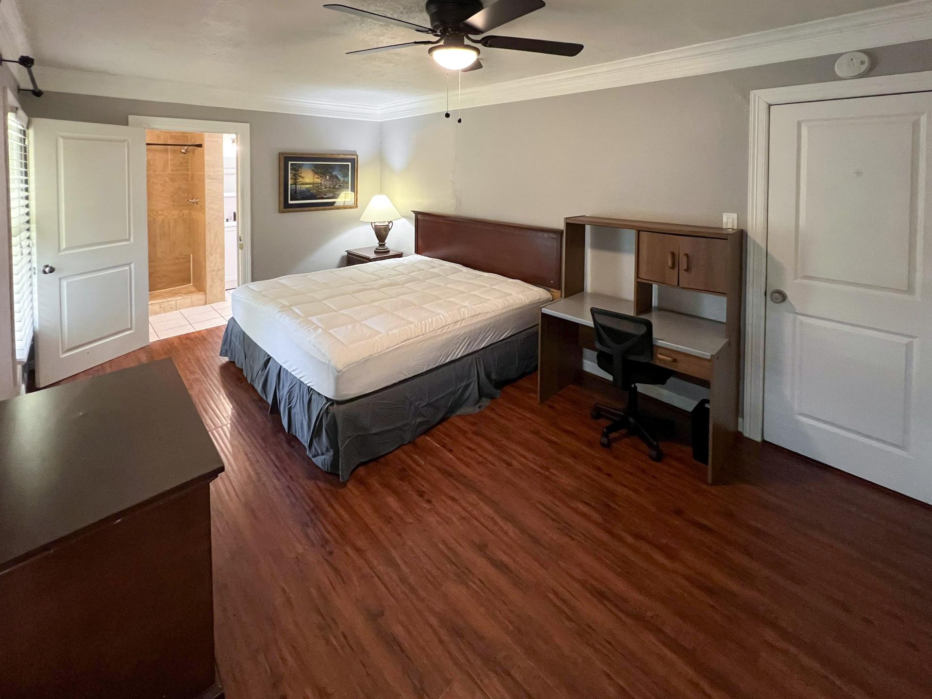 bedroom, detected:ceiling fan, bed, window blind