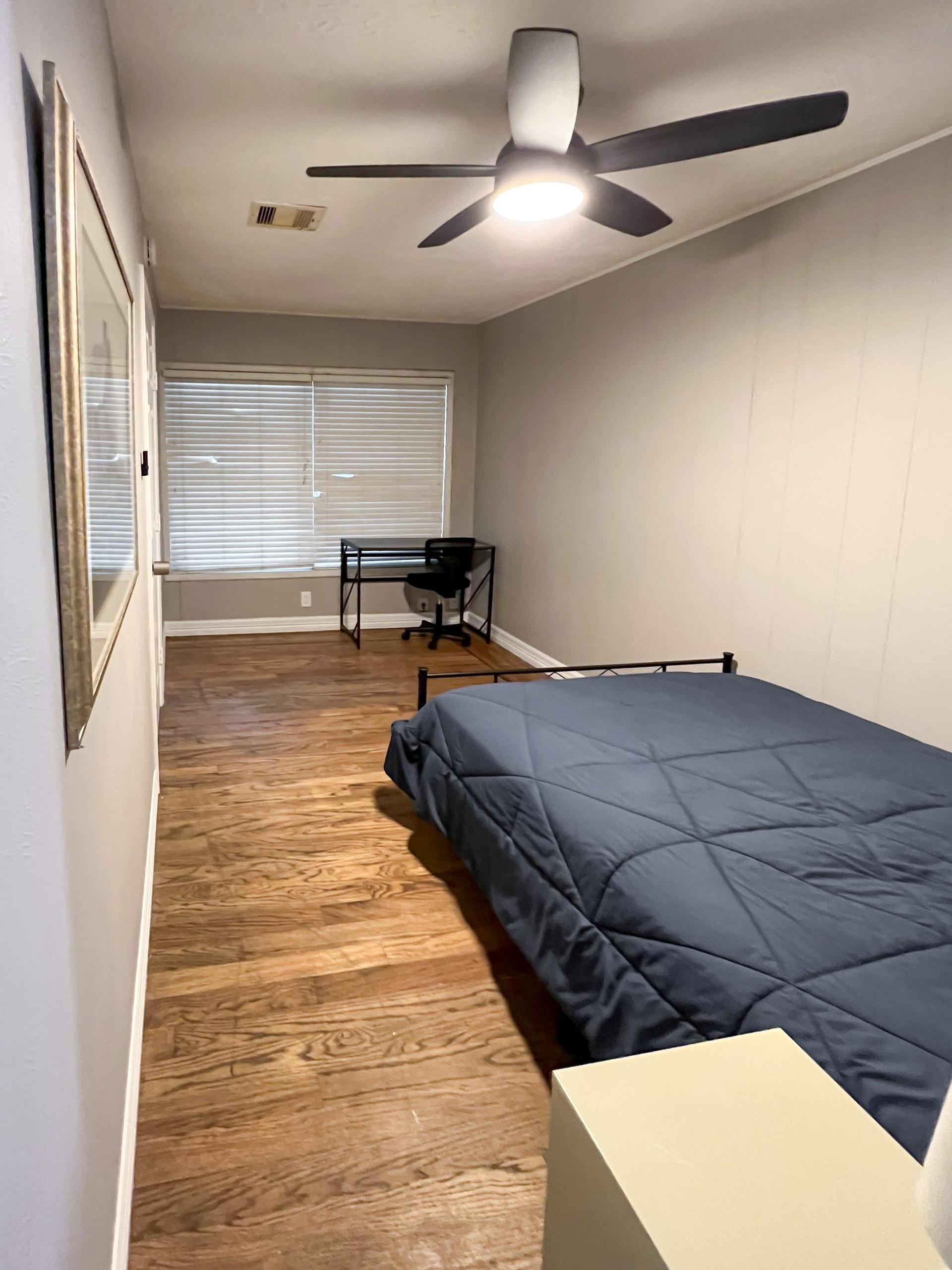 bedroom, detected:ceiling fan, window blind, bed