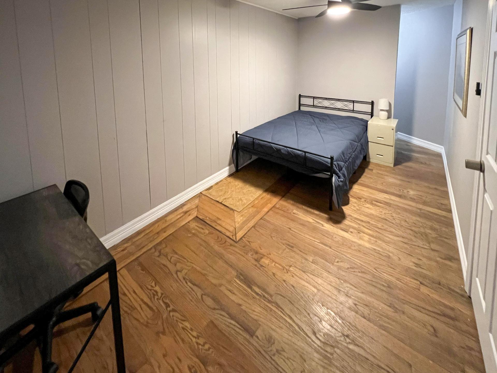 living_room, detected:ceiling fan