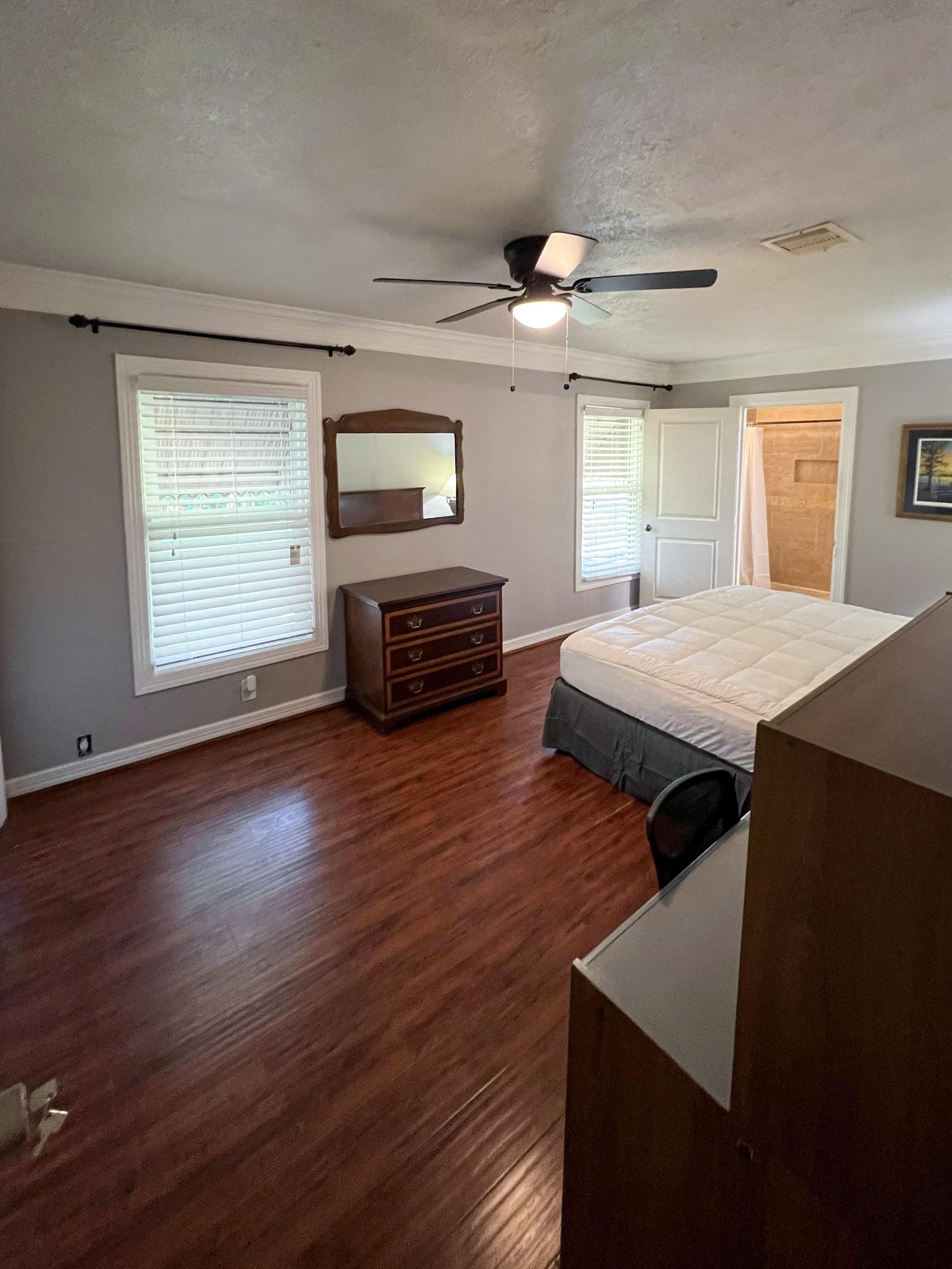 living_room, detected:window blind, ceiling fan