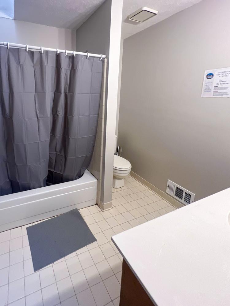 Bathroom(s)
