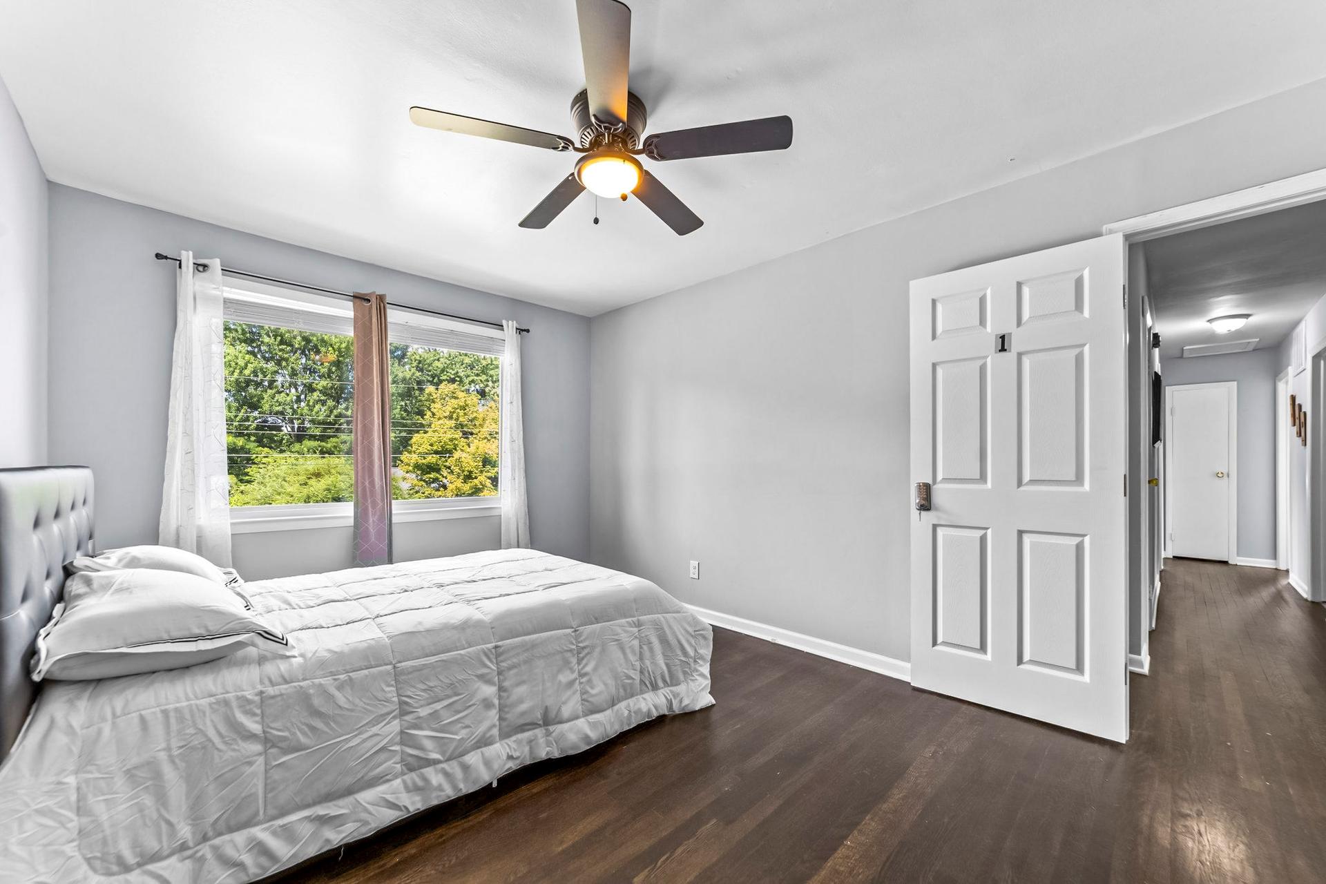 bedroom, detected:ceiling fan, bed, window blind