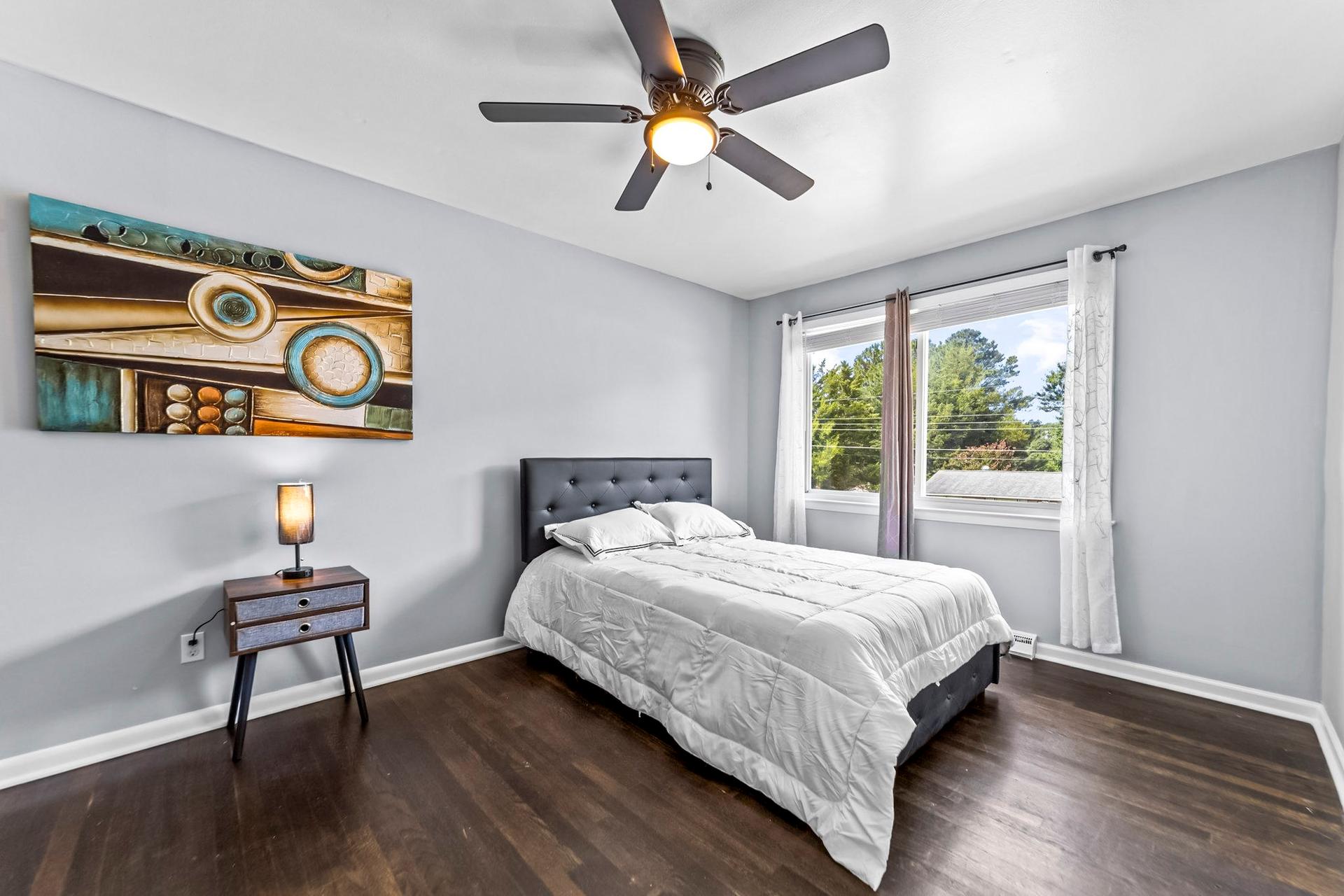 bedroom, detected:ceiling fan, bed, window blind