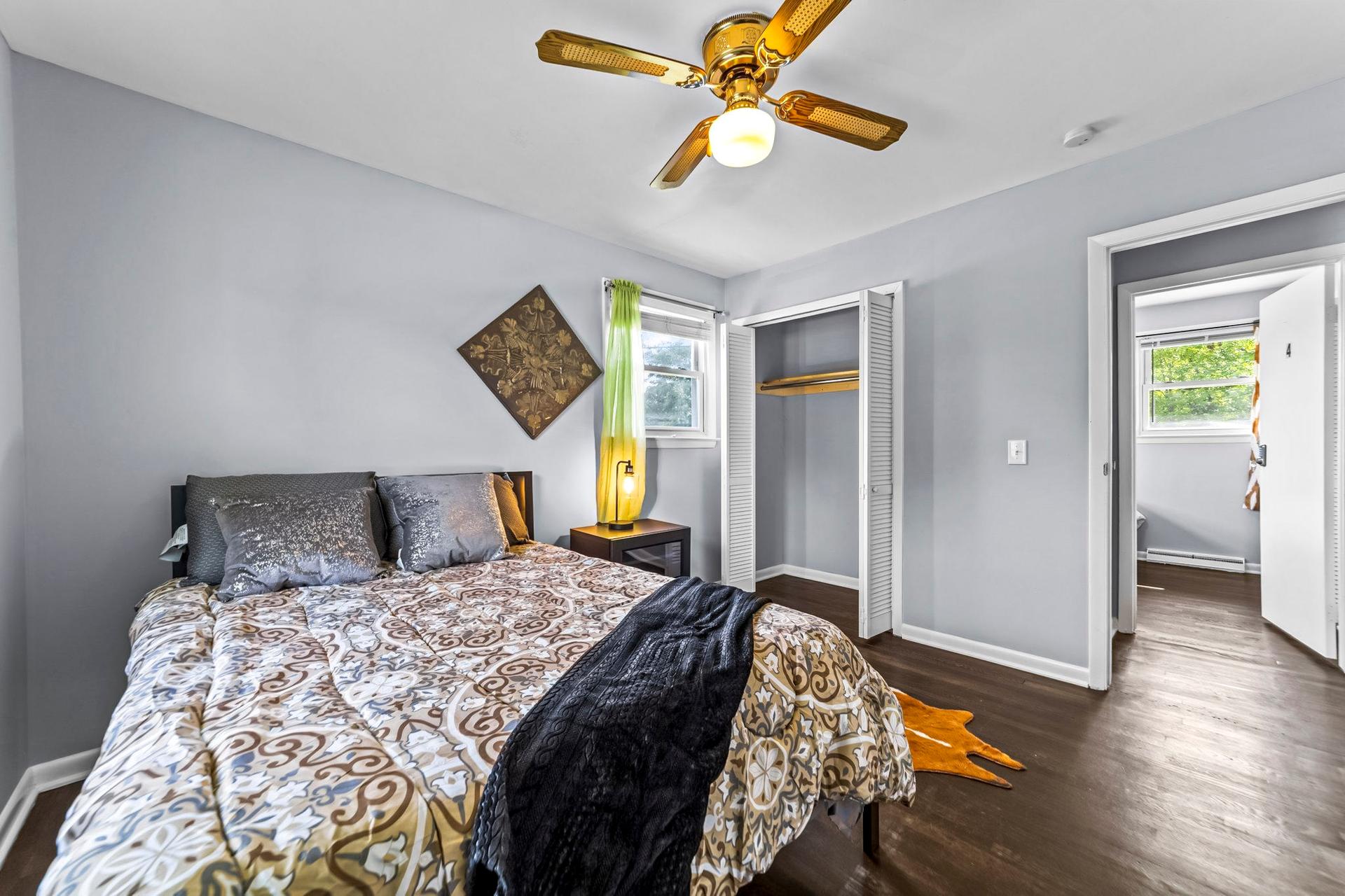 bedroom, detected:ceiling fan, window blind, bed