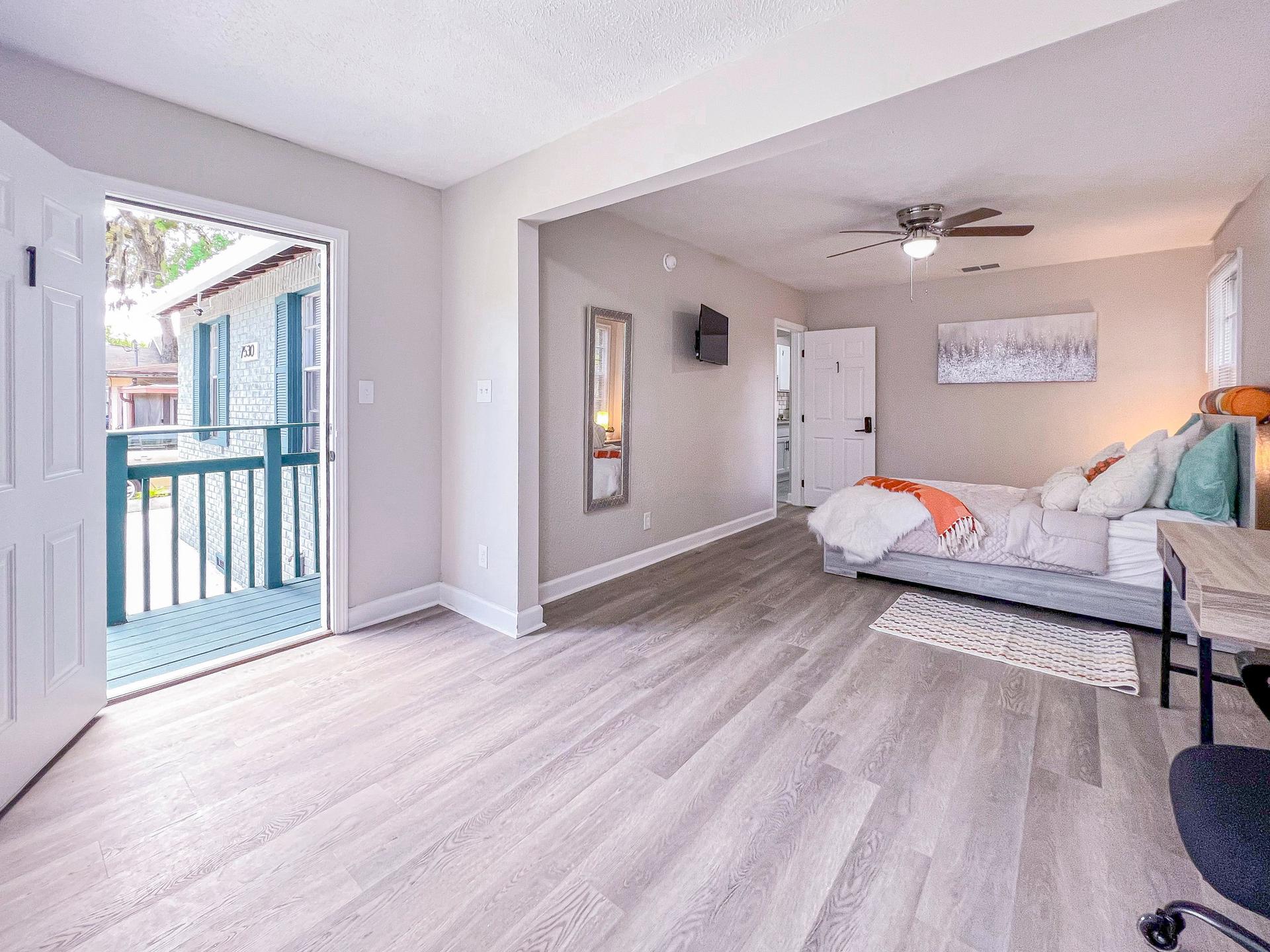 living_room, detected:ceiling fan