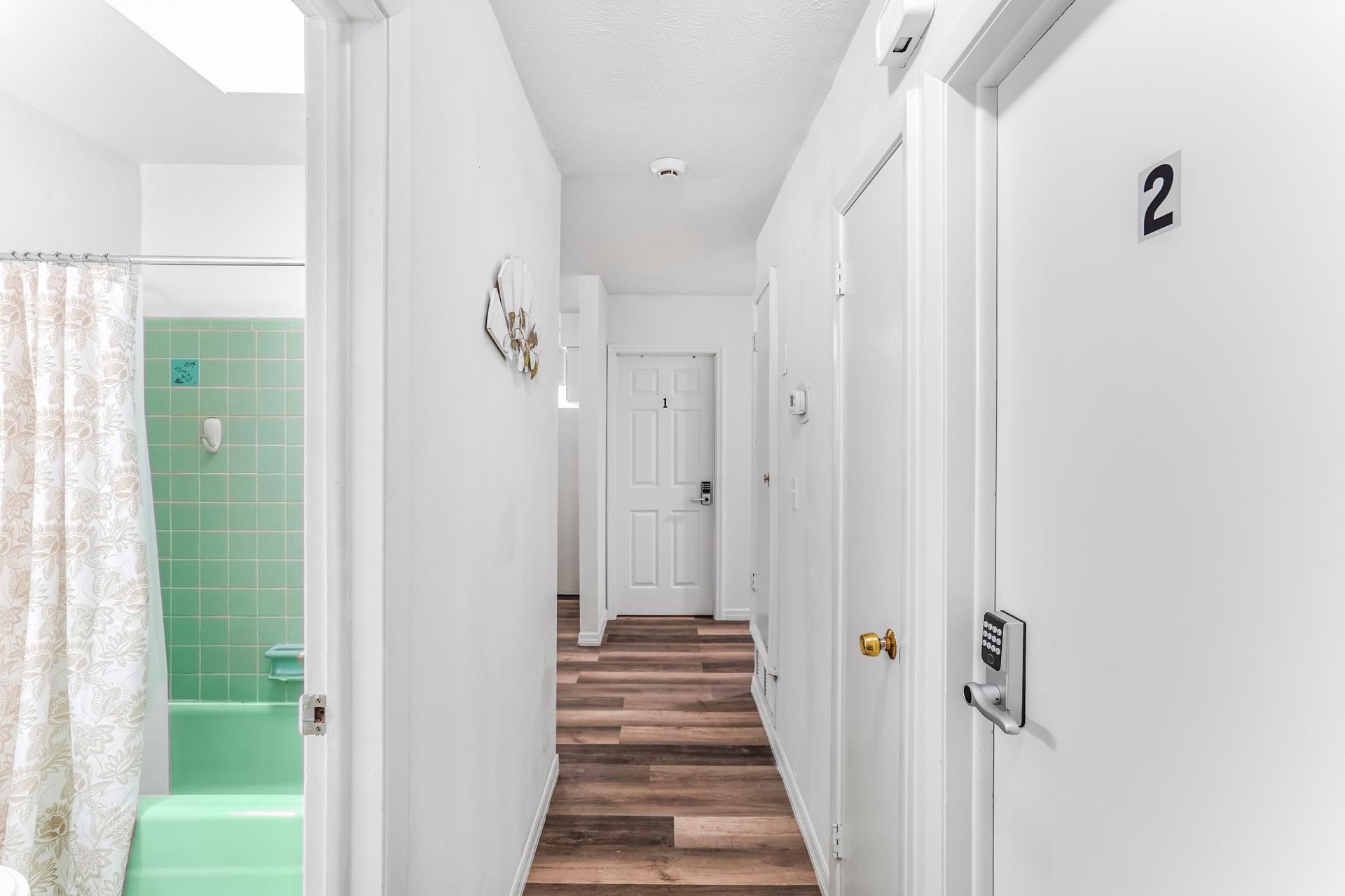bathroom, detected:bathtub