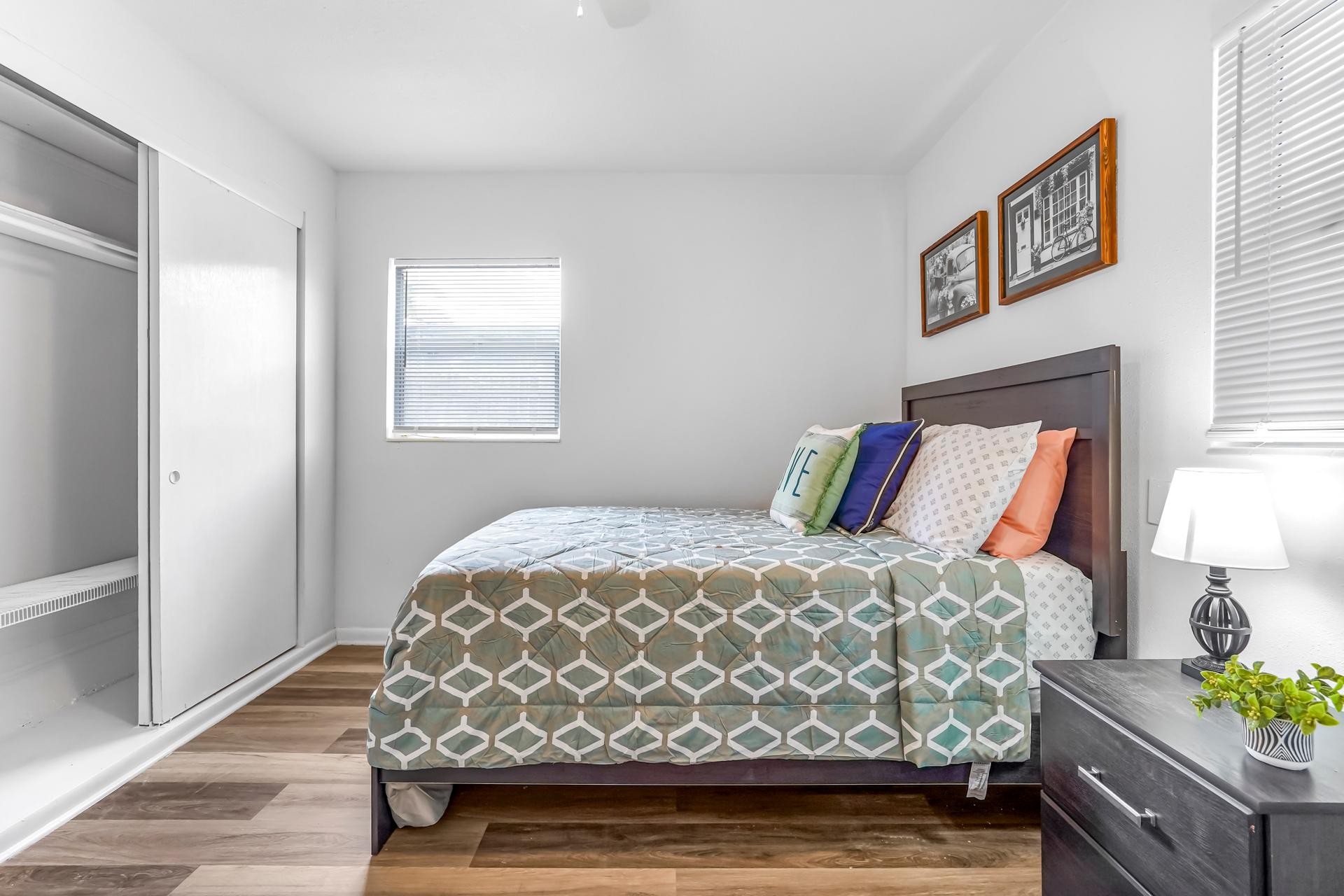 bedroom, detected:window blind, bed