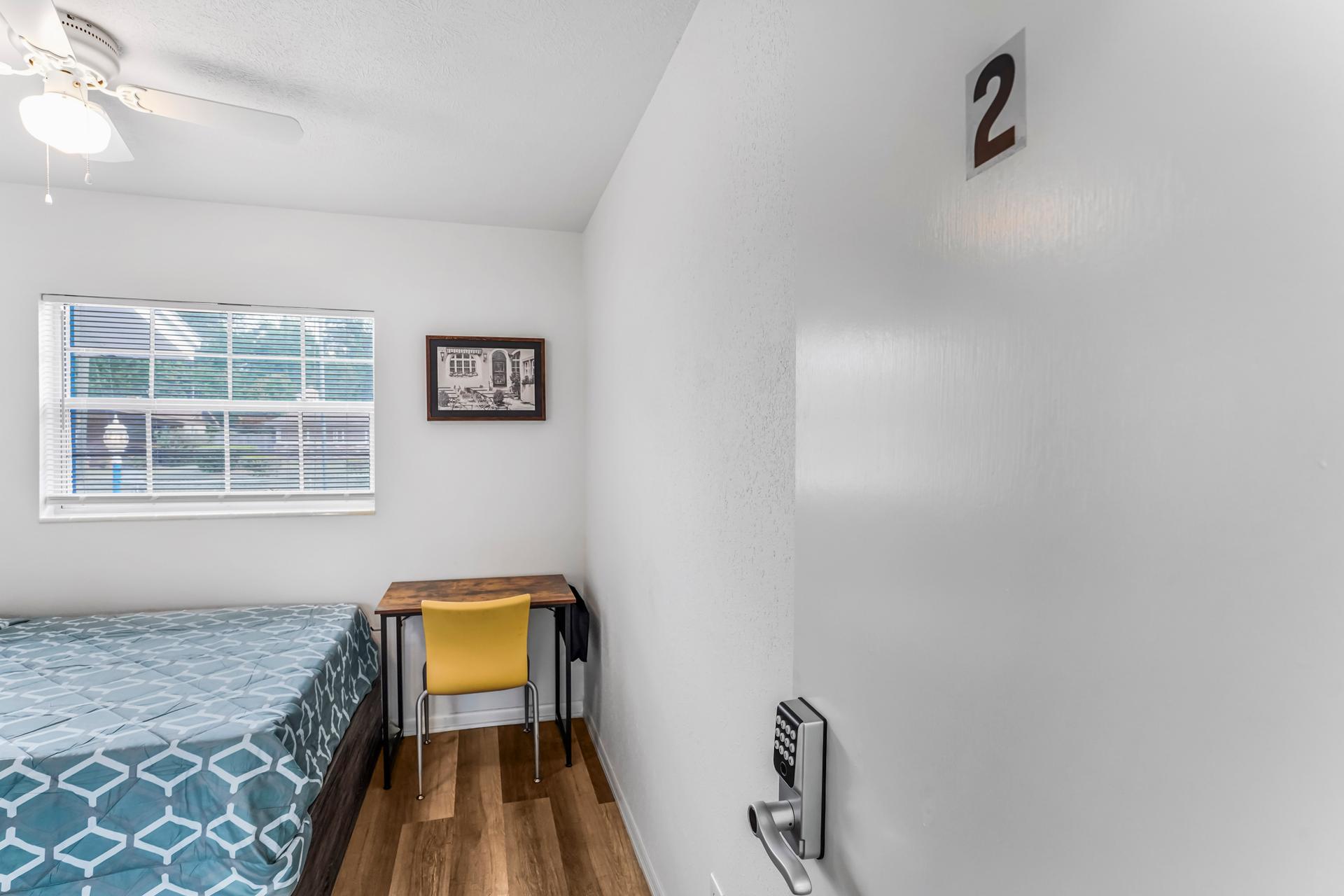 living_room, detected:ceiling fan