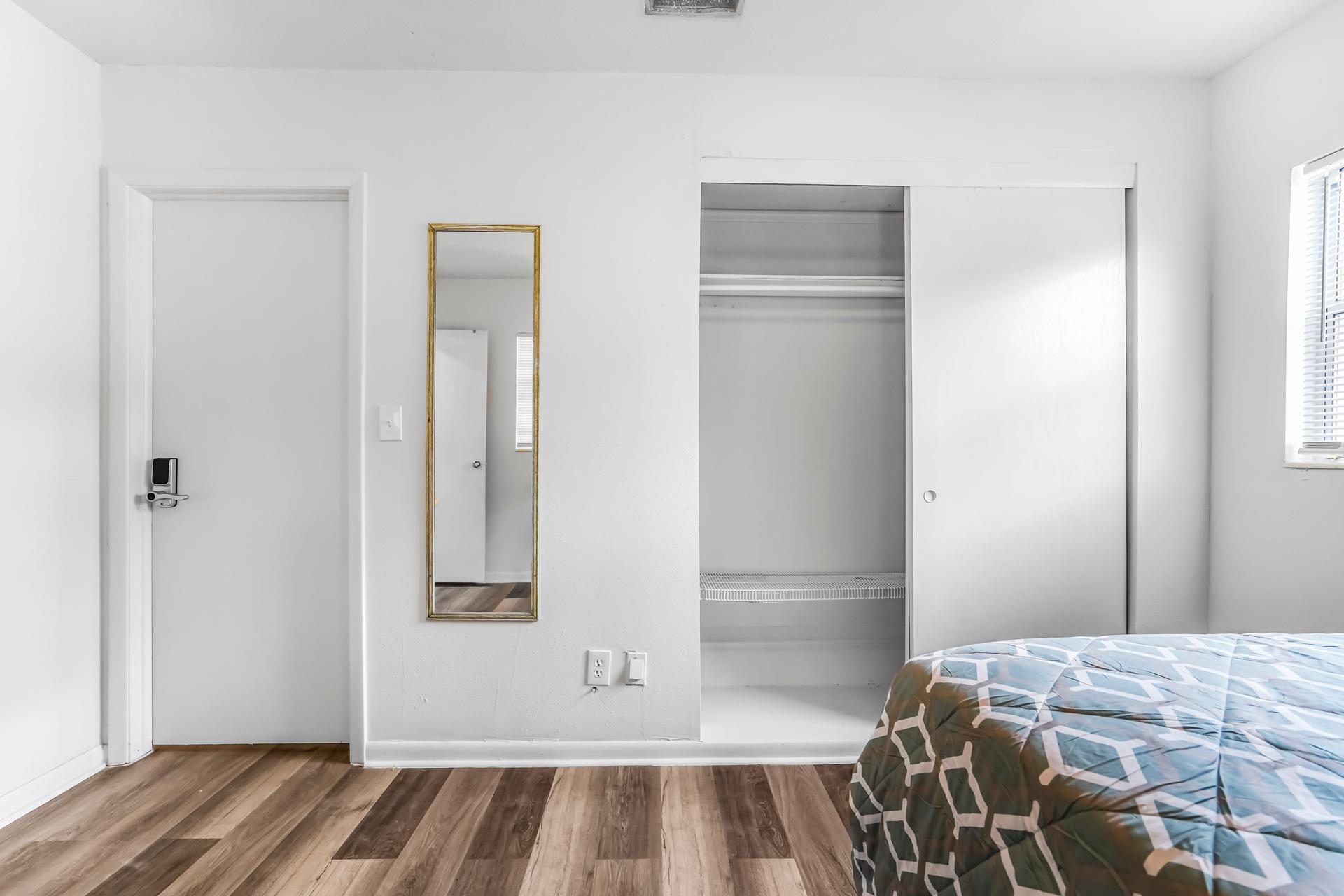 bedroom, detected:window blind, bed