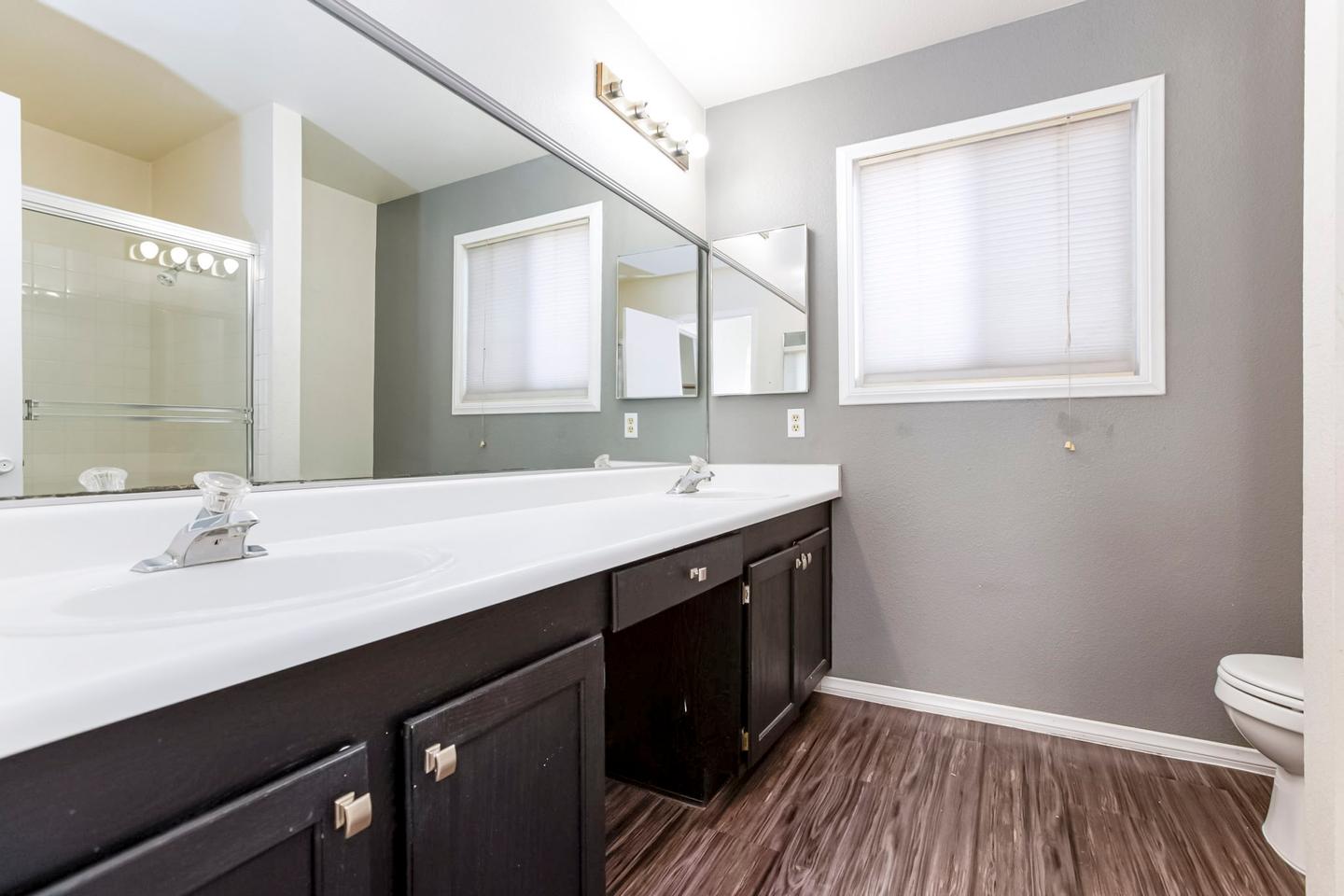 Bathroom(s)