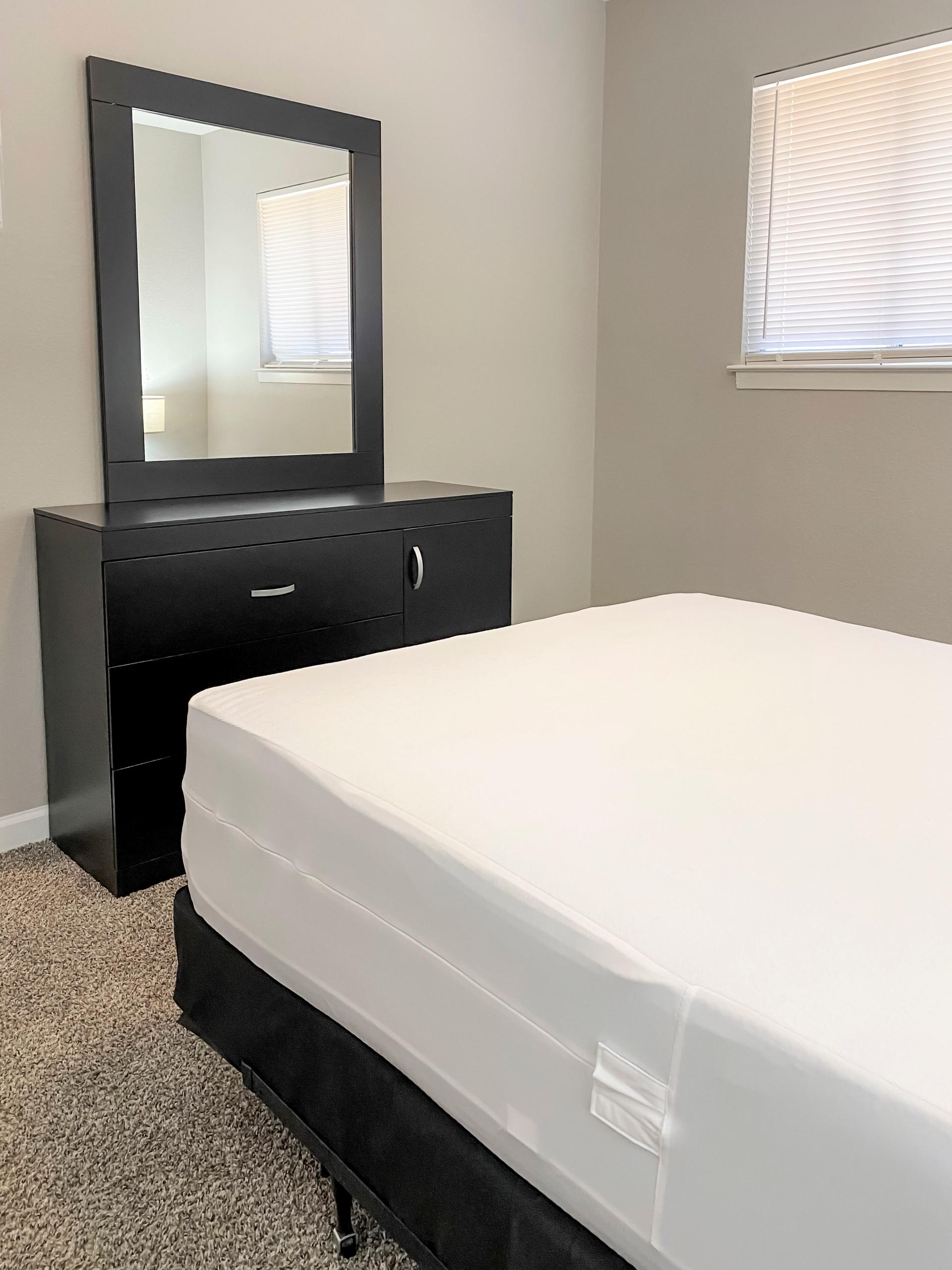 bedroom, detected:window blind, bed