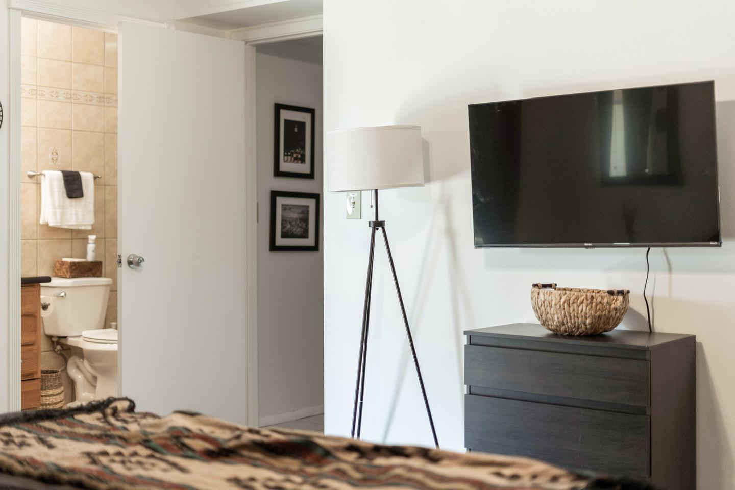 Modern Oasis: Stylish Room