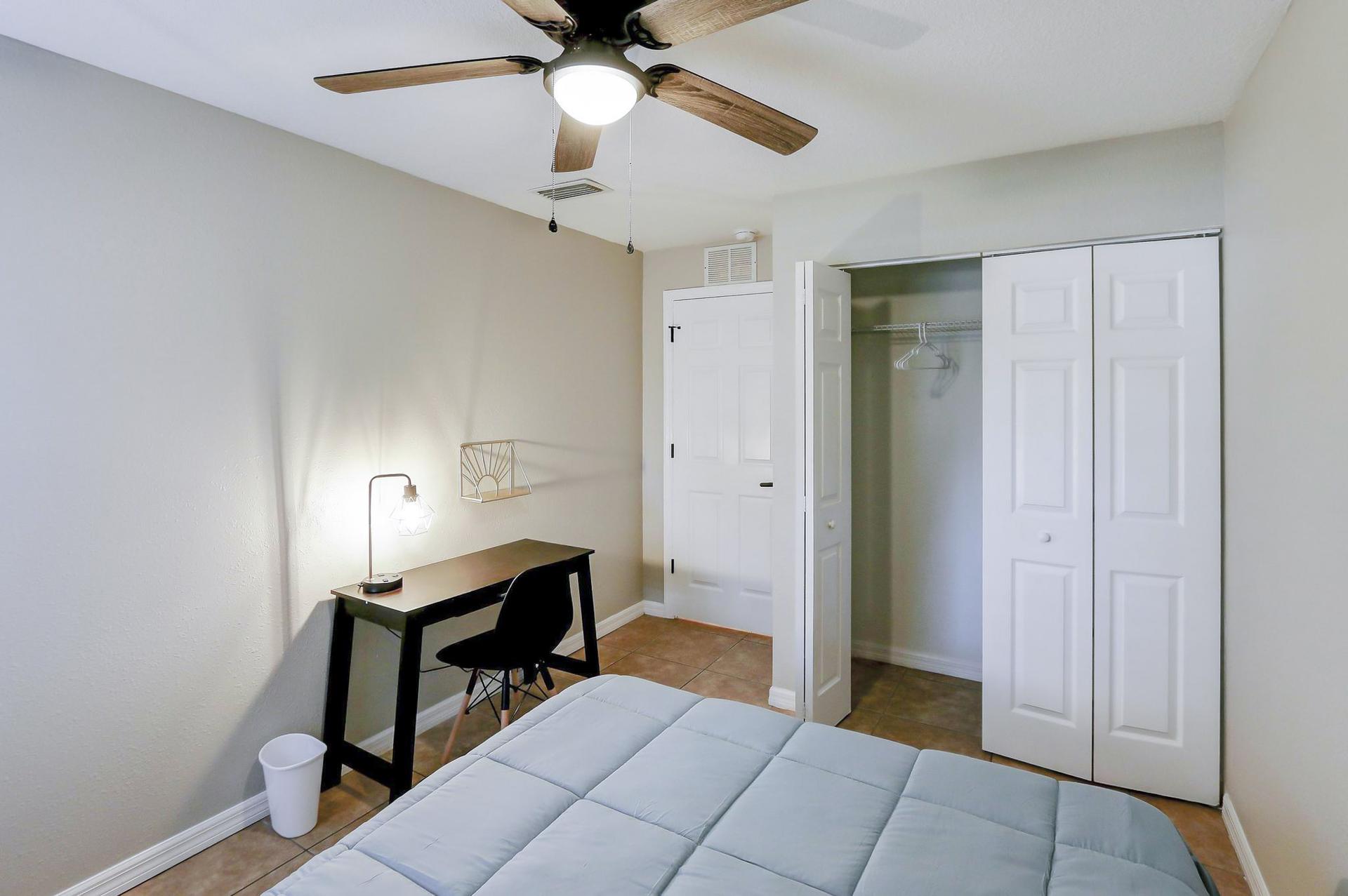 bedroom, detected:ceiling fan, bed