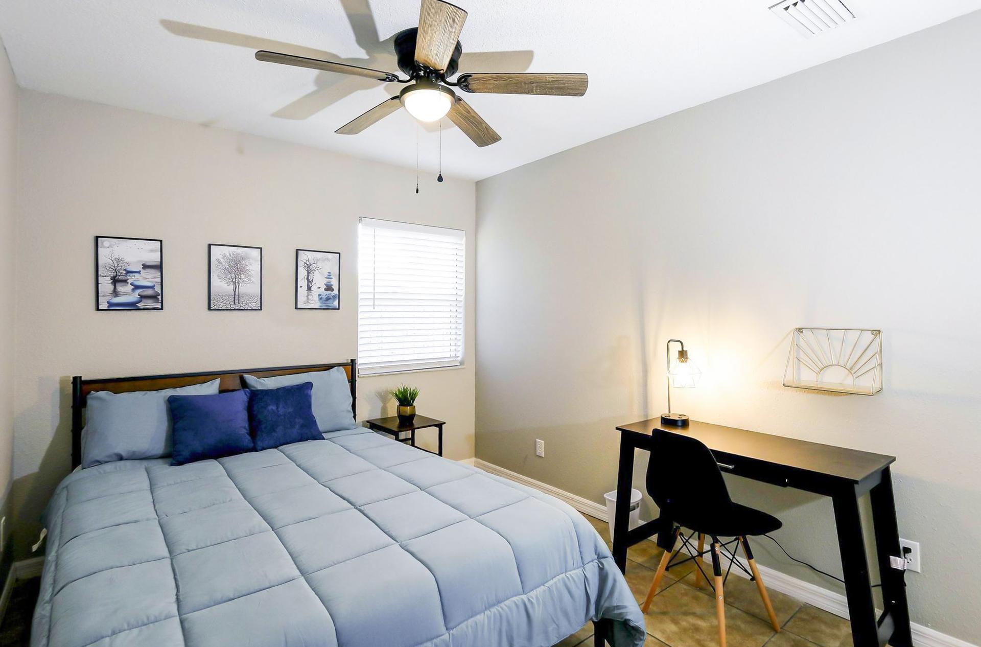 bedroom, detected:ceiling fan, window blind, bed