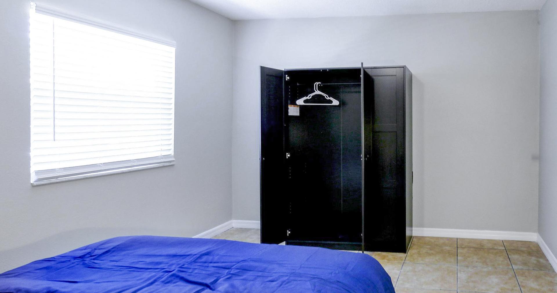 bedroom, detected:window blind, bed