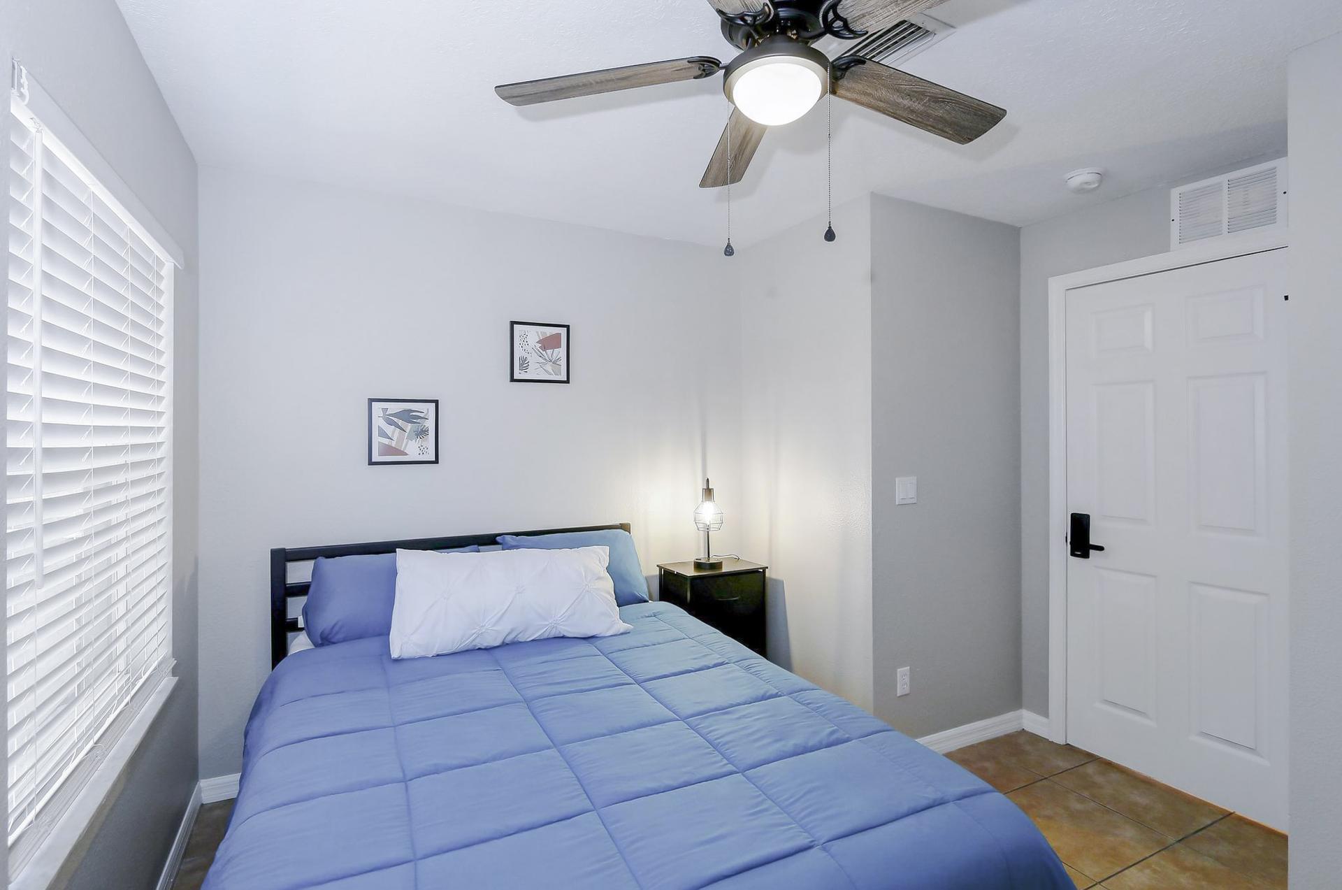 bedroom, detected:ceiling fan, window blind, bed