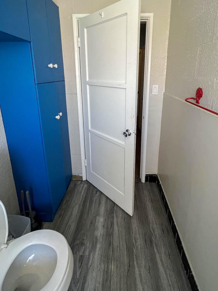 Bathroom(s)