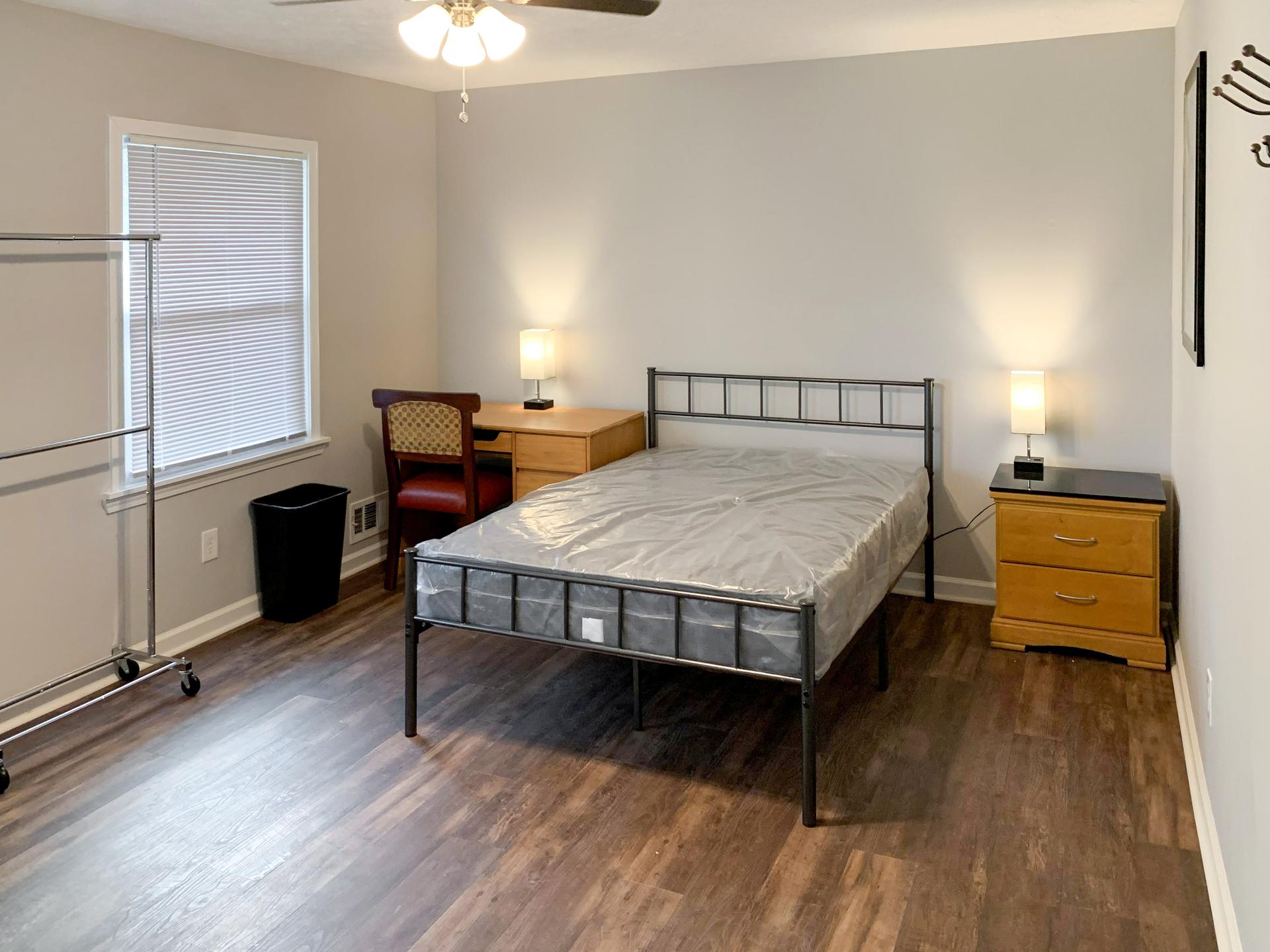 bedroom, detected:ceiling fan, window blind, bed