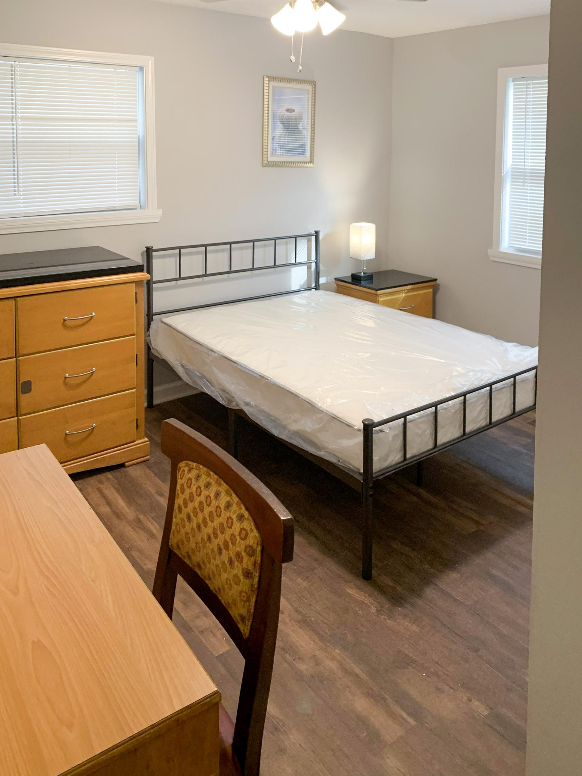 bedroom, detected:ceiling fan, window blind, bed