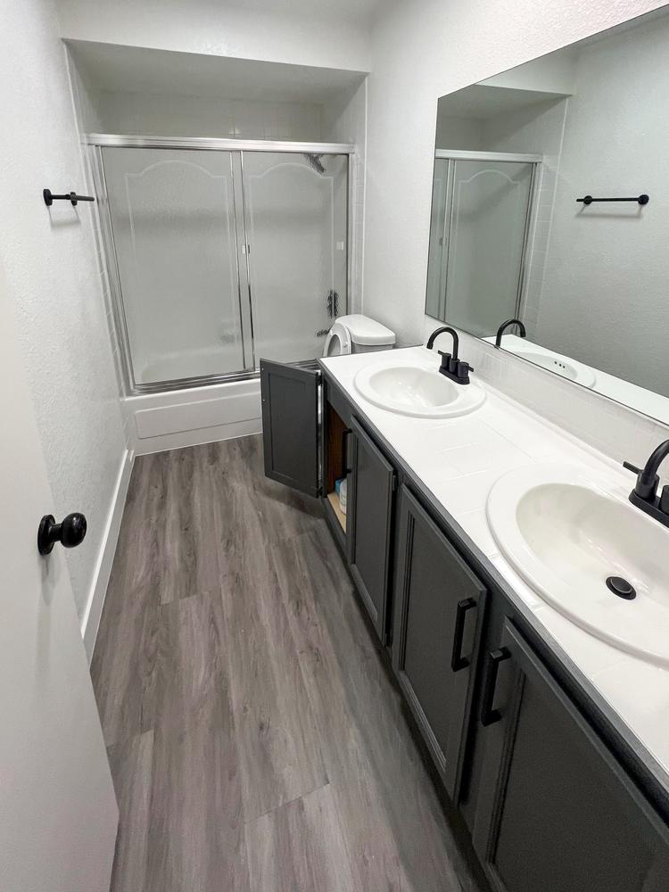 Bathroom(s)