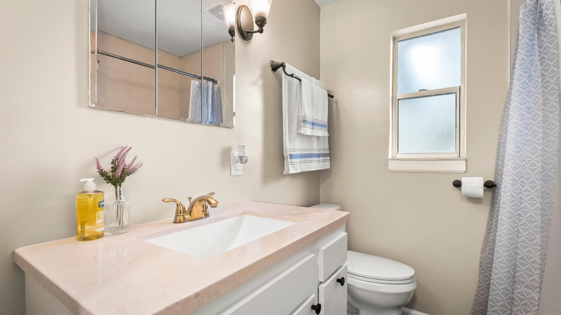 Bathroom(s)