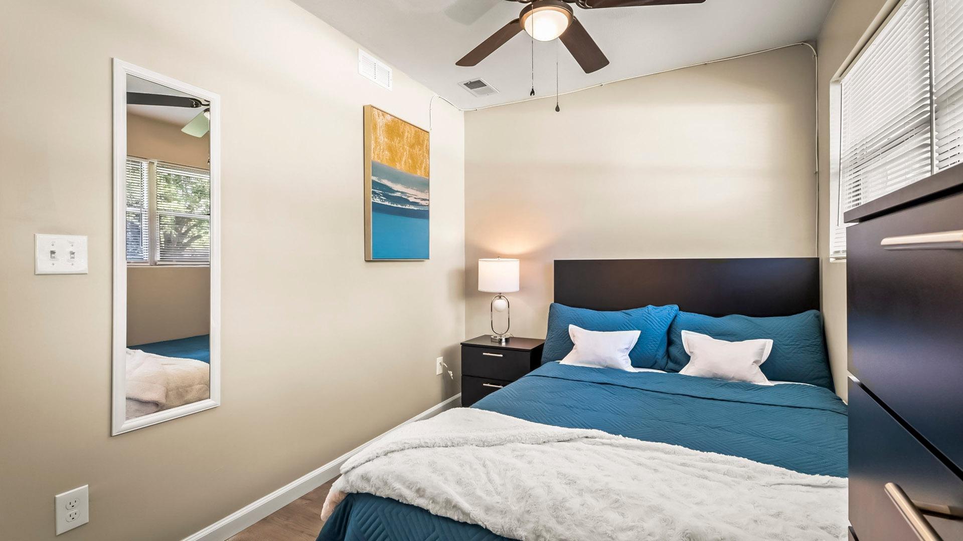bedroom, detected:ceiling fan, bed, window blind