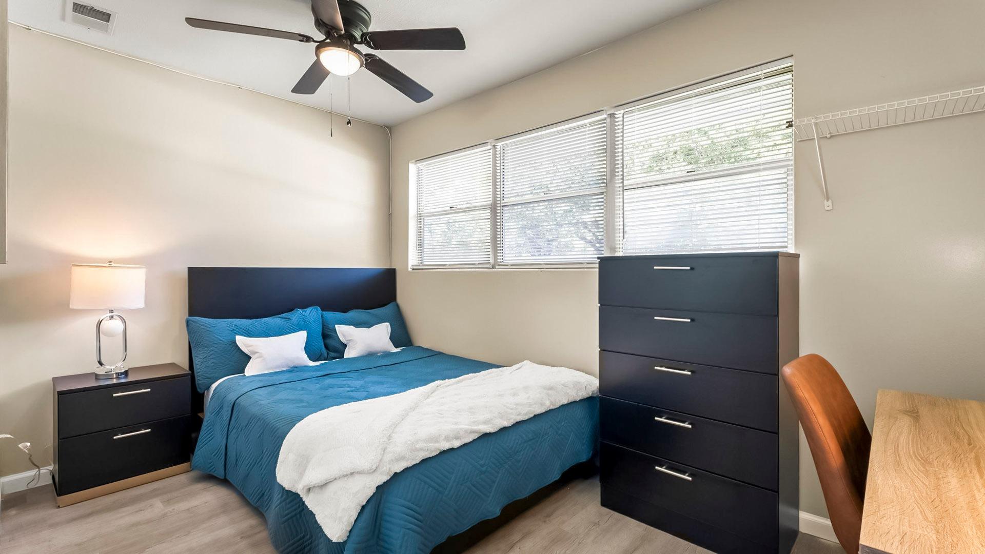 bedroom, detected:ceiling fan, bed, window blind