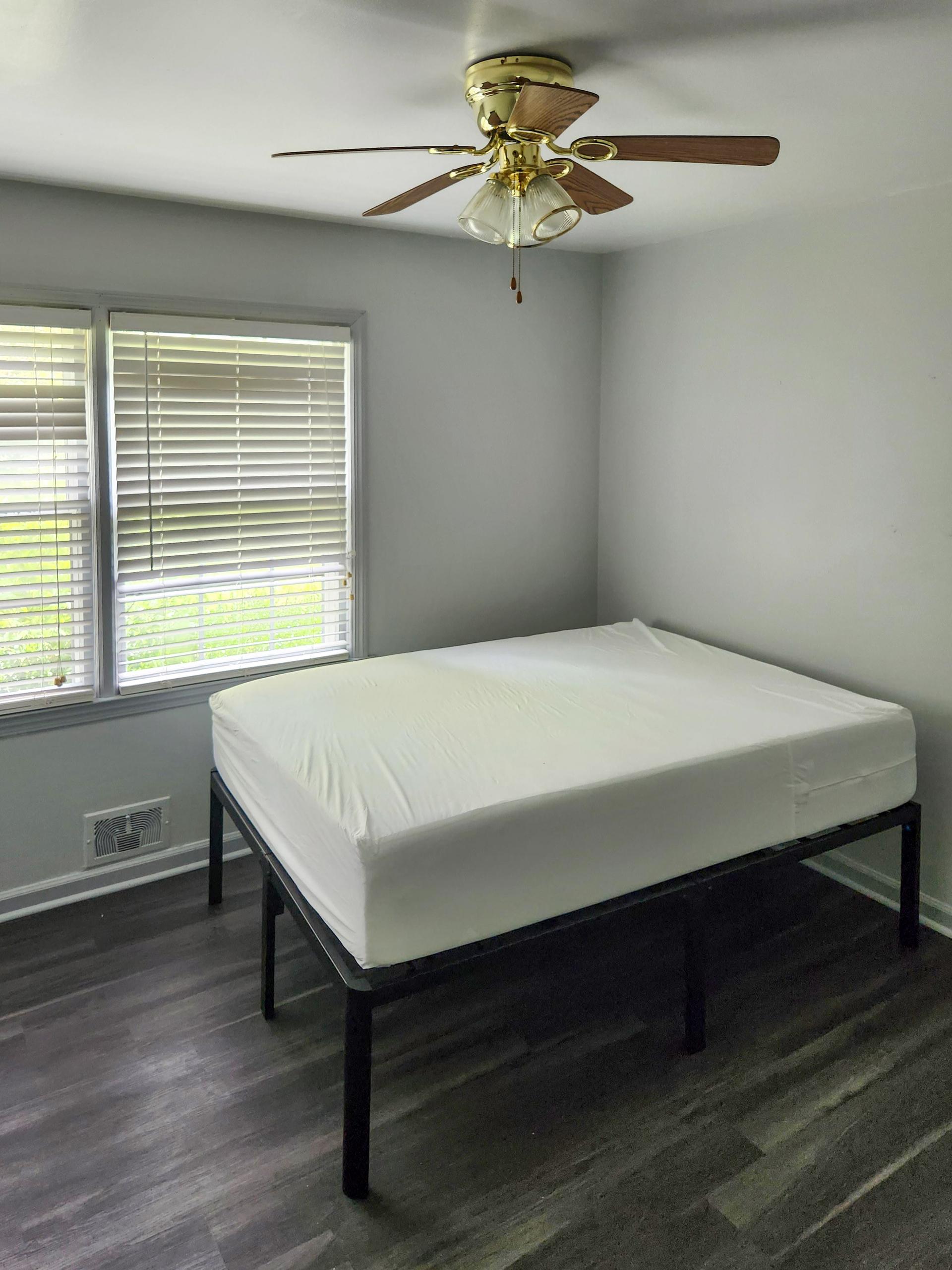 bedroom, detected:ceiling fan, window blind, bed