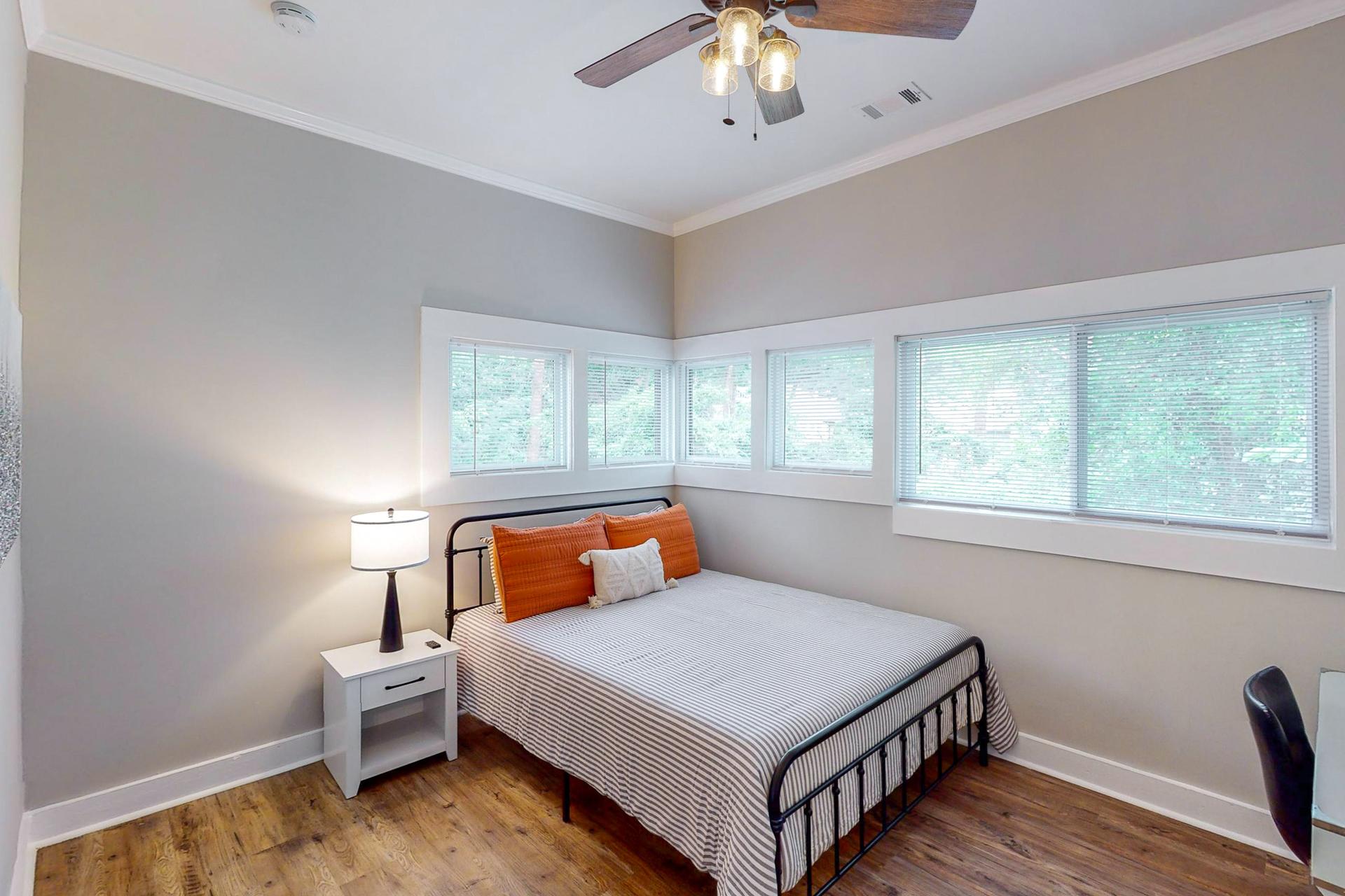 Peaceful, plenty of room, tons of natural light during the day