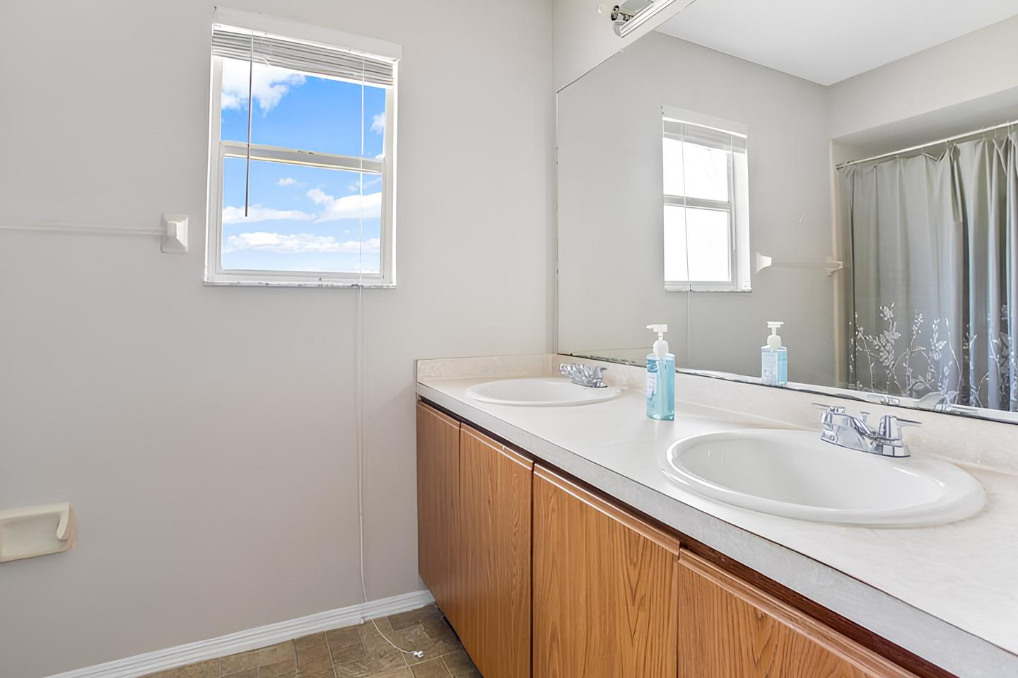 Bathroom(s)