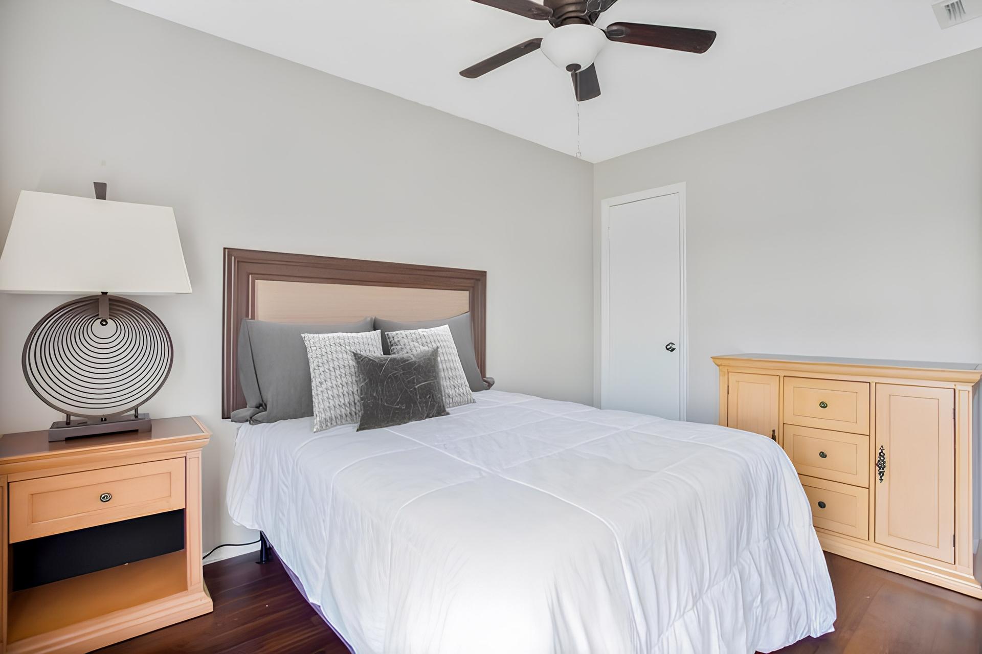 bedroom, detected:ceiling fan, bed