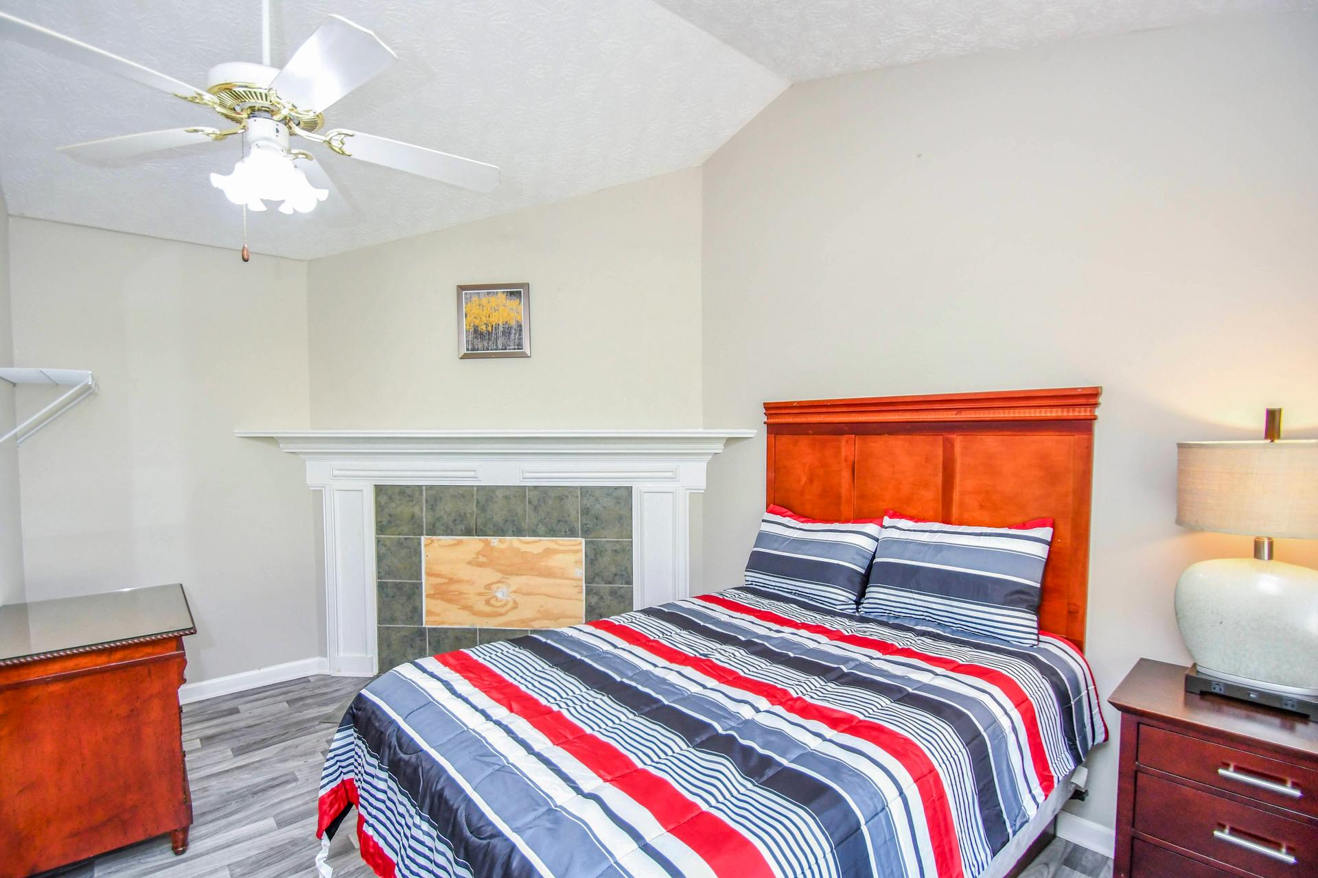 bedroom, detected:ceiling fan, bed, window blind