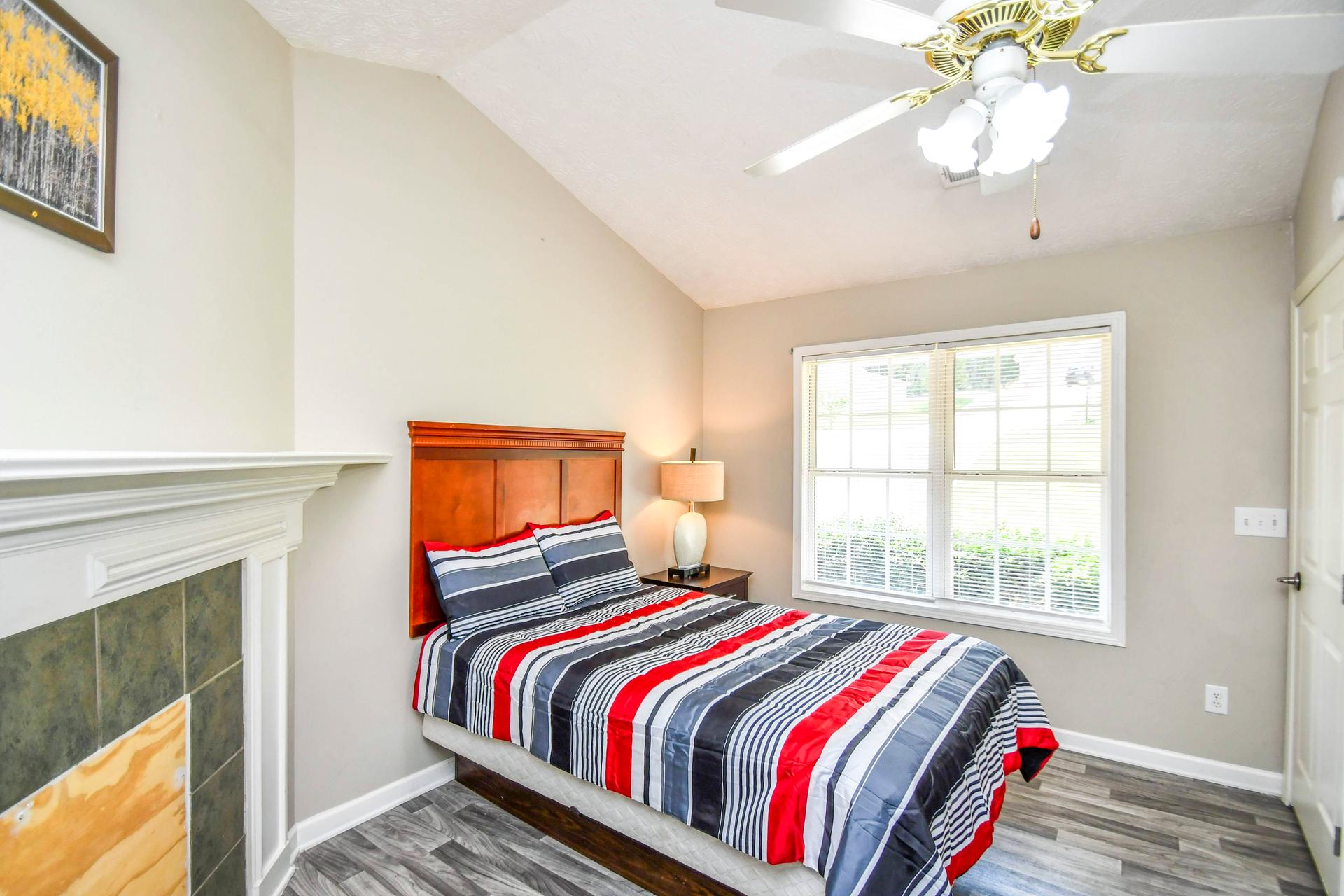 bedroom, detected:ceiling fan, bed, window blind