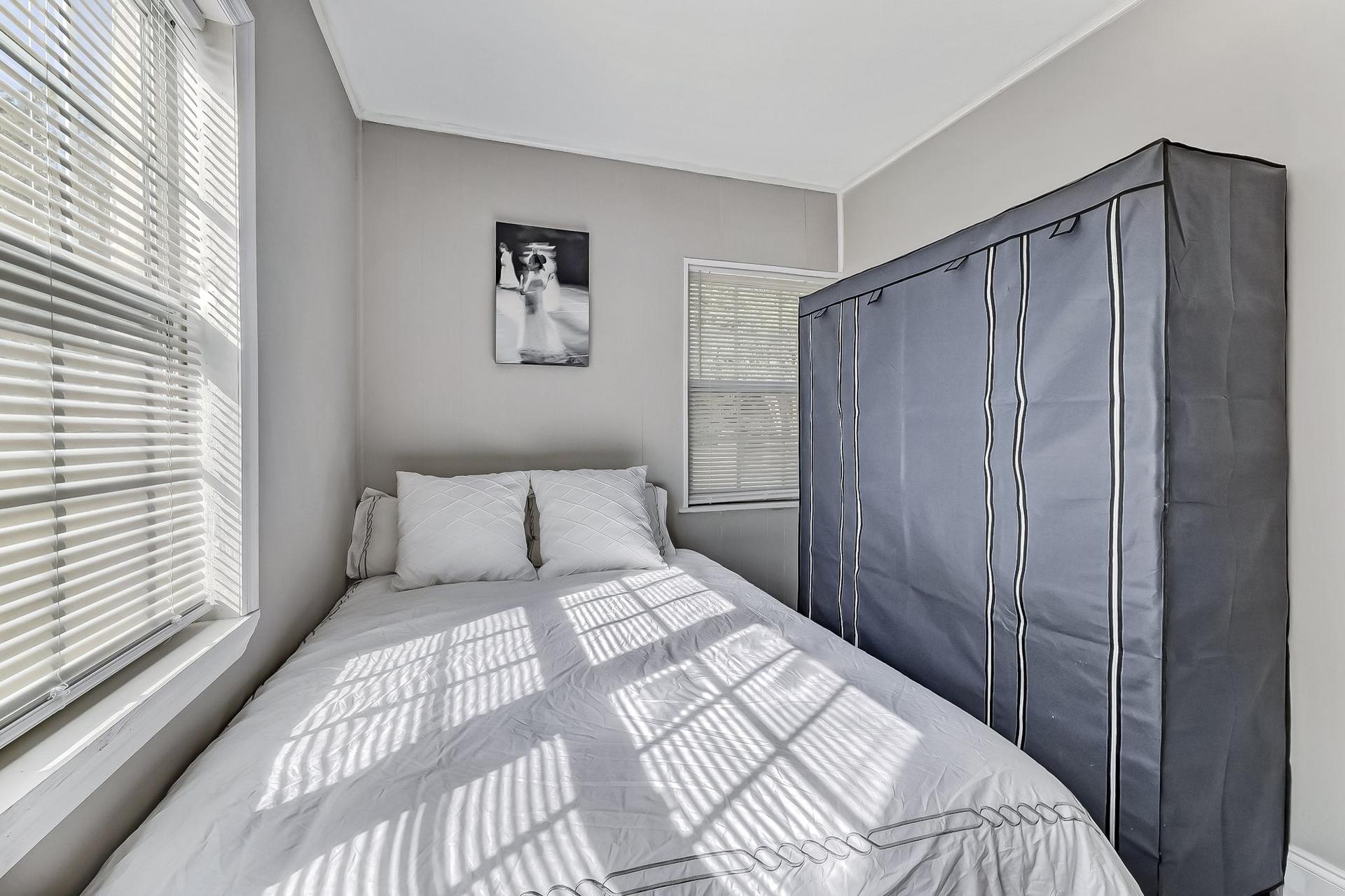 bedroom, detected:bed, window blind