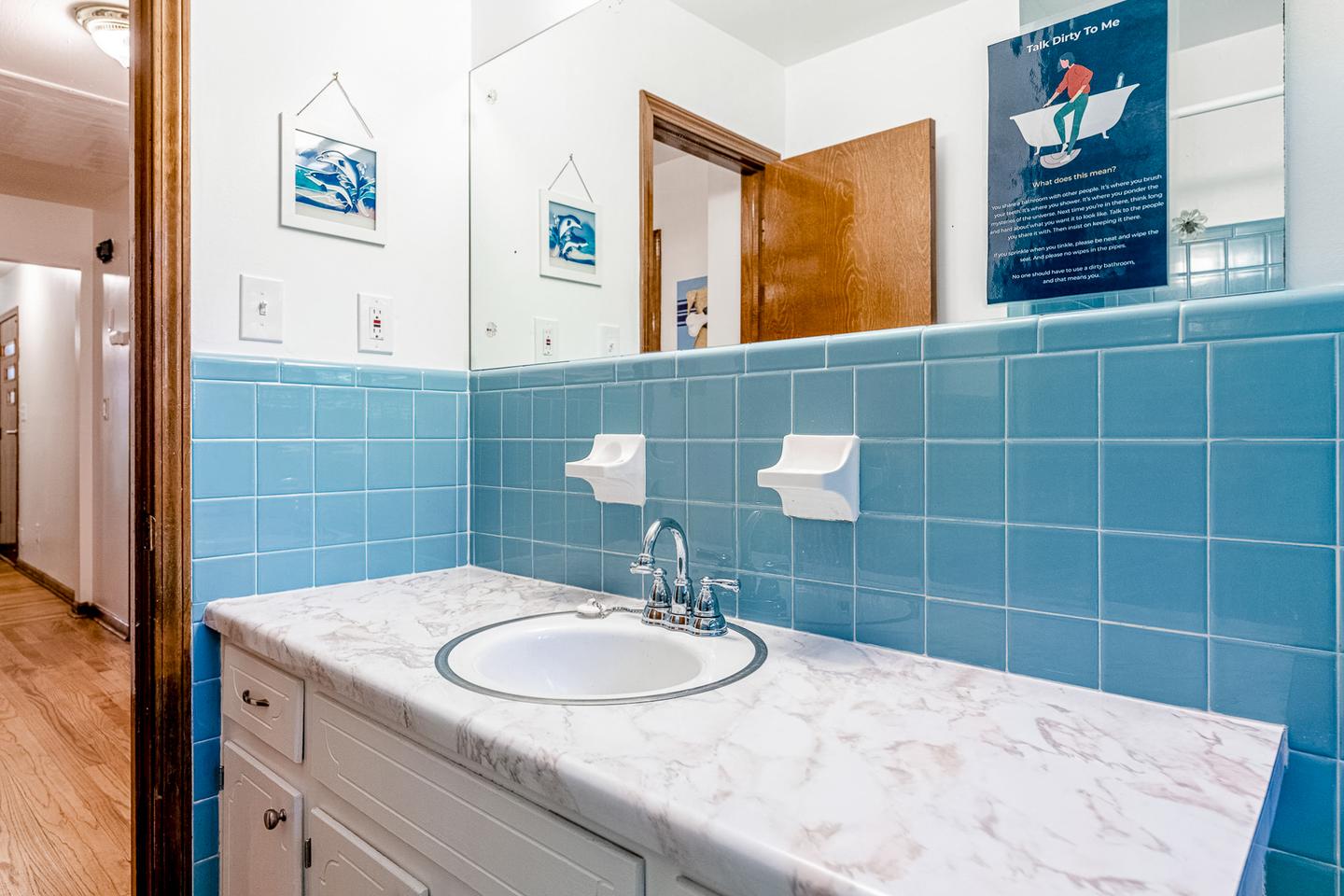 Bathroom(s)