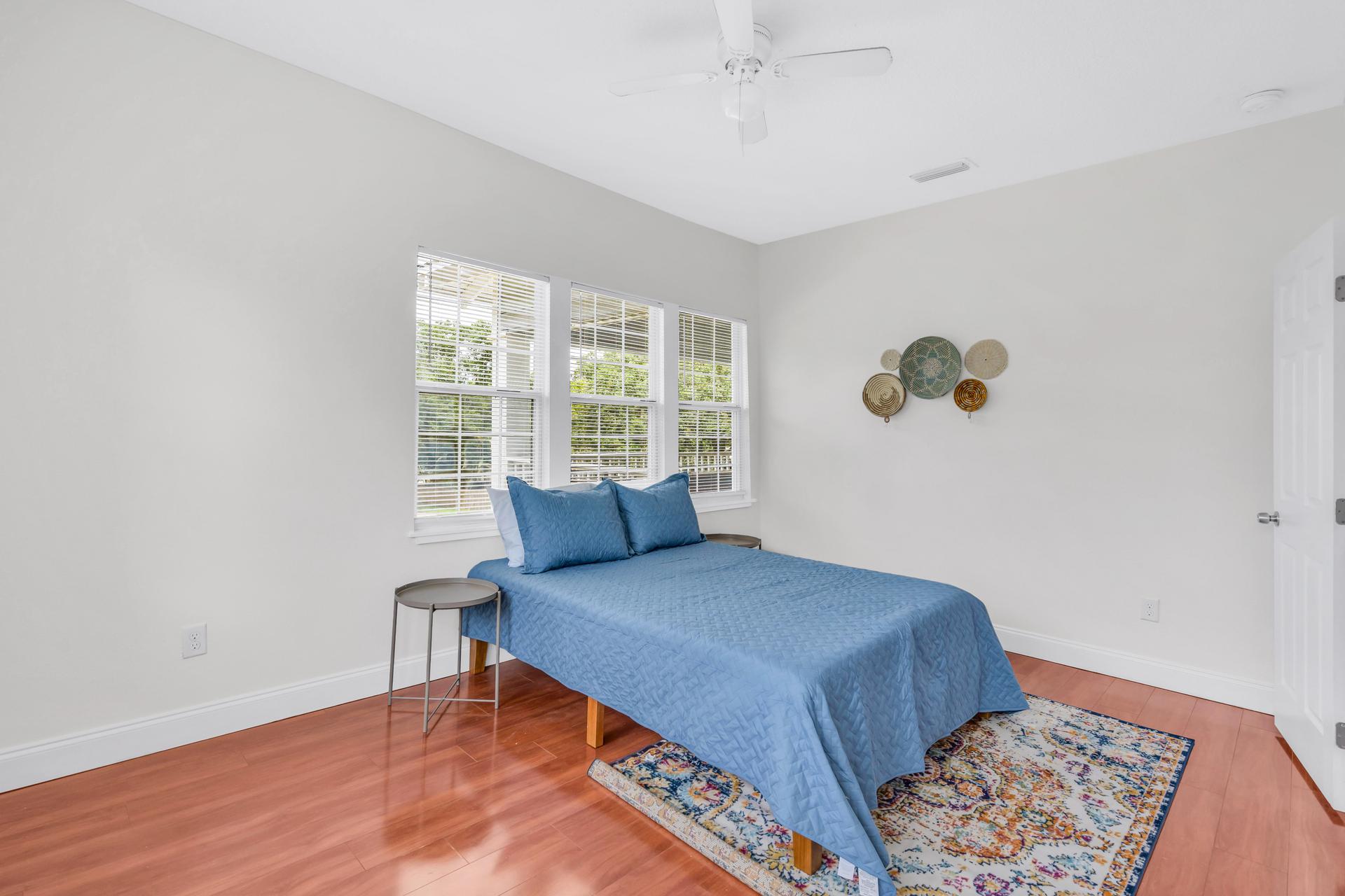 bedroom, detected:ceiling fan, bed