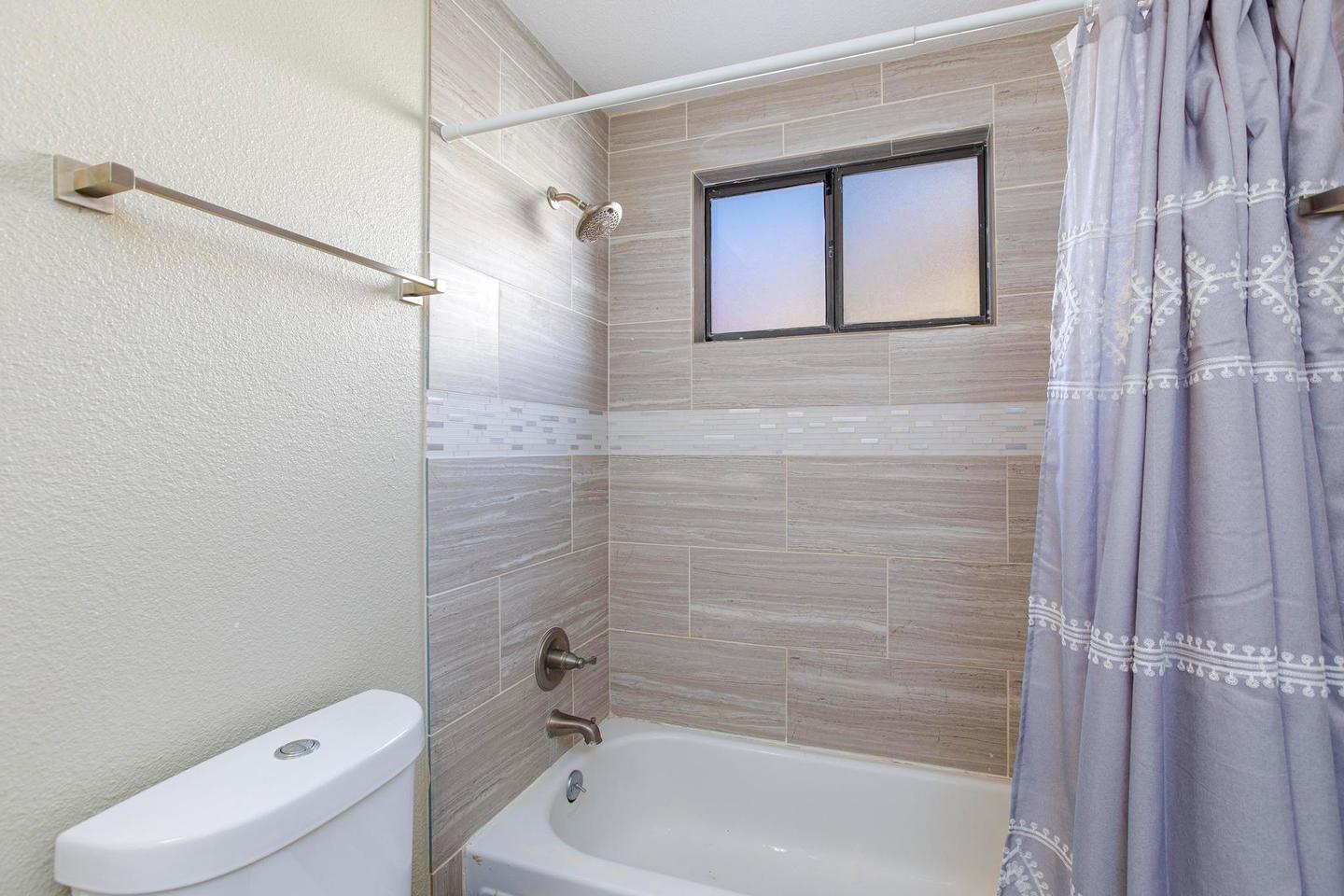 Bathroom(s)