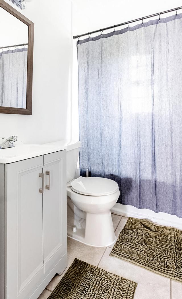 Bathroom(s)