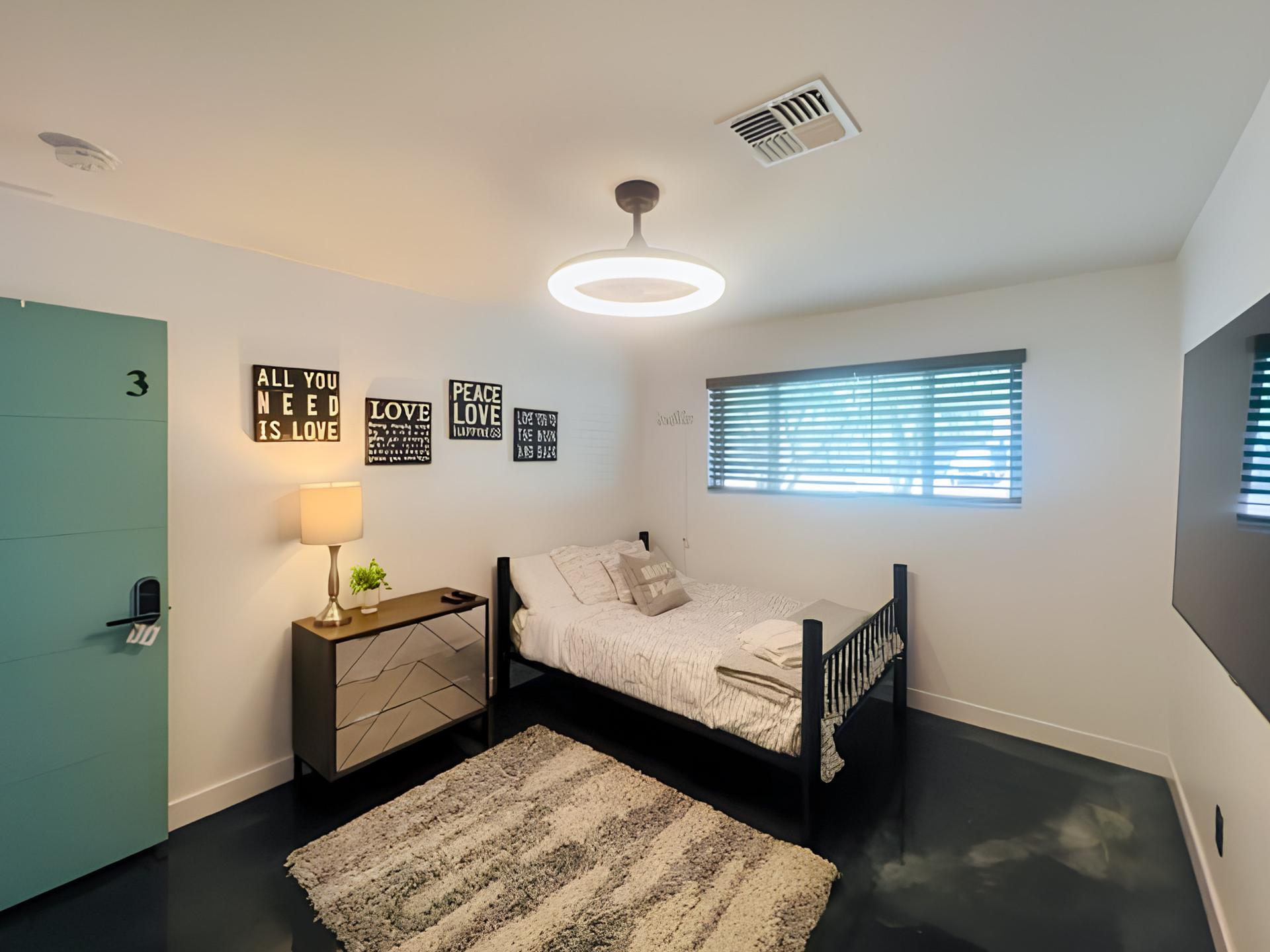 bedroom, detected:window blind, bed