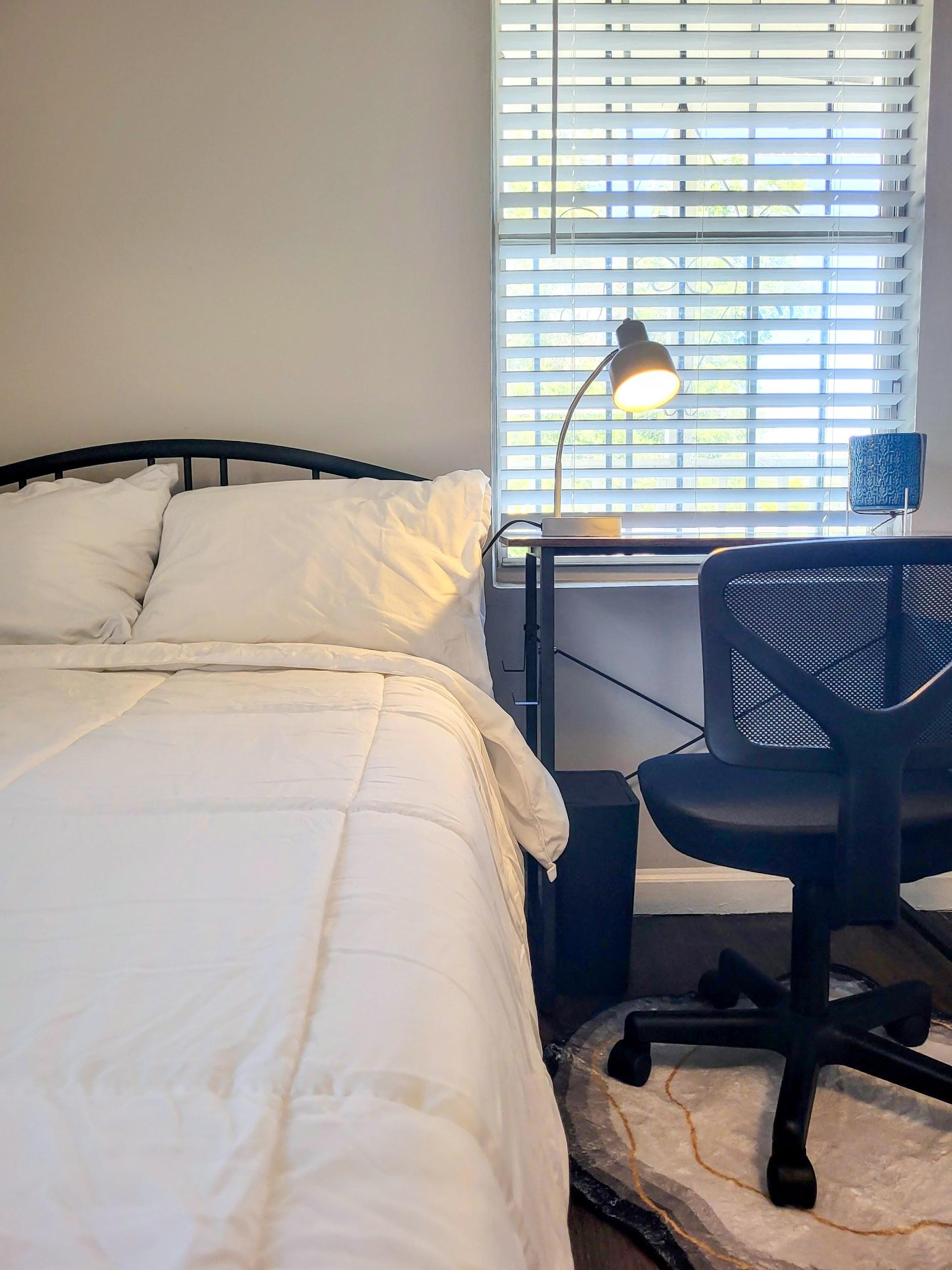 bedroom, detected:window blind, bed